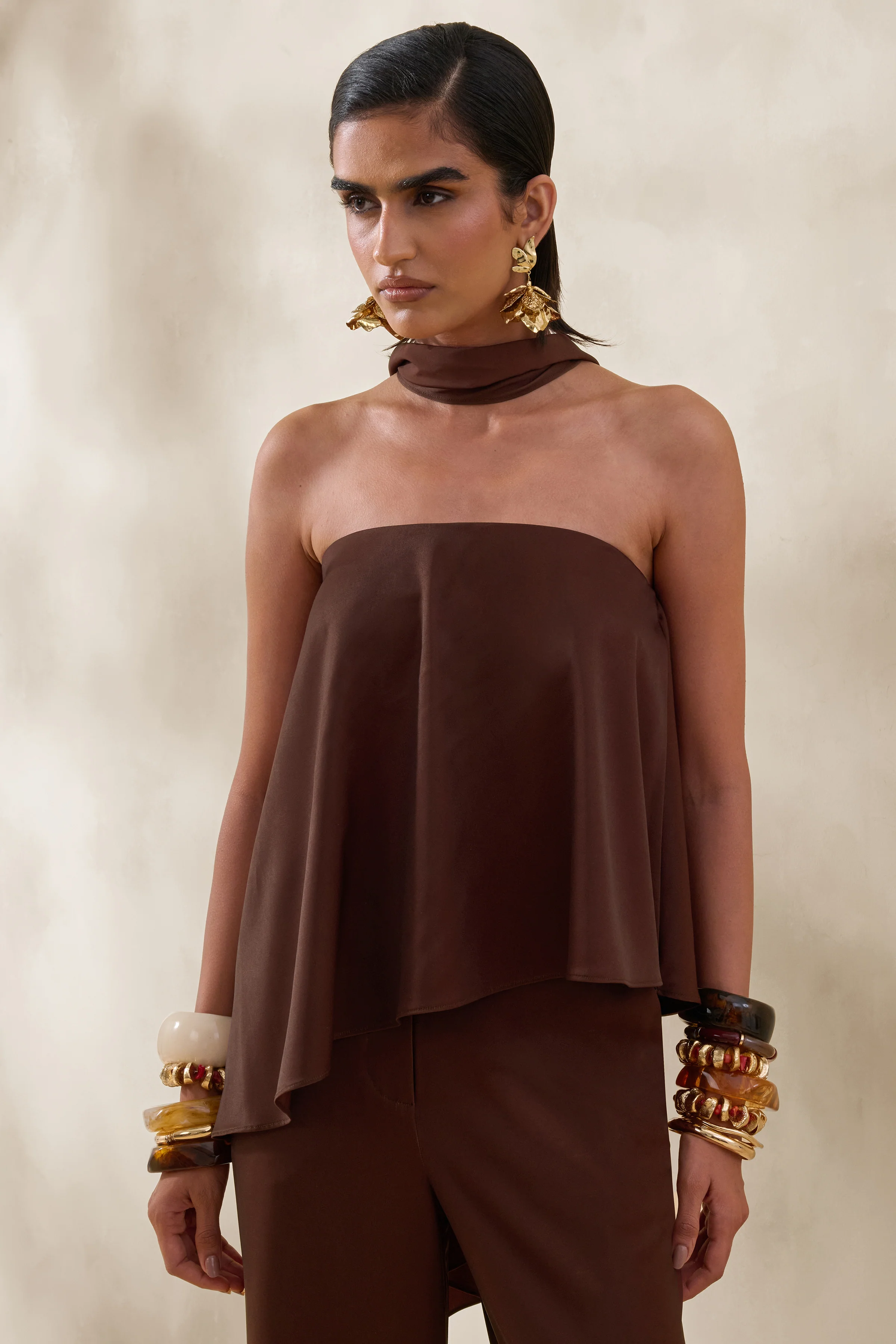 Evandra | Bruine Satijnen Bandeau Top Met Sjaal