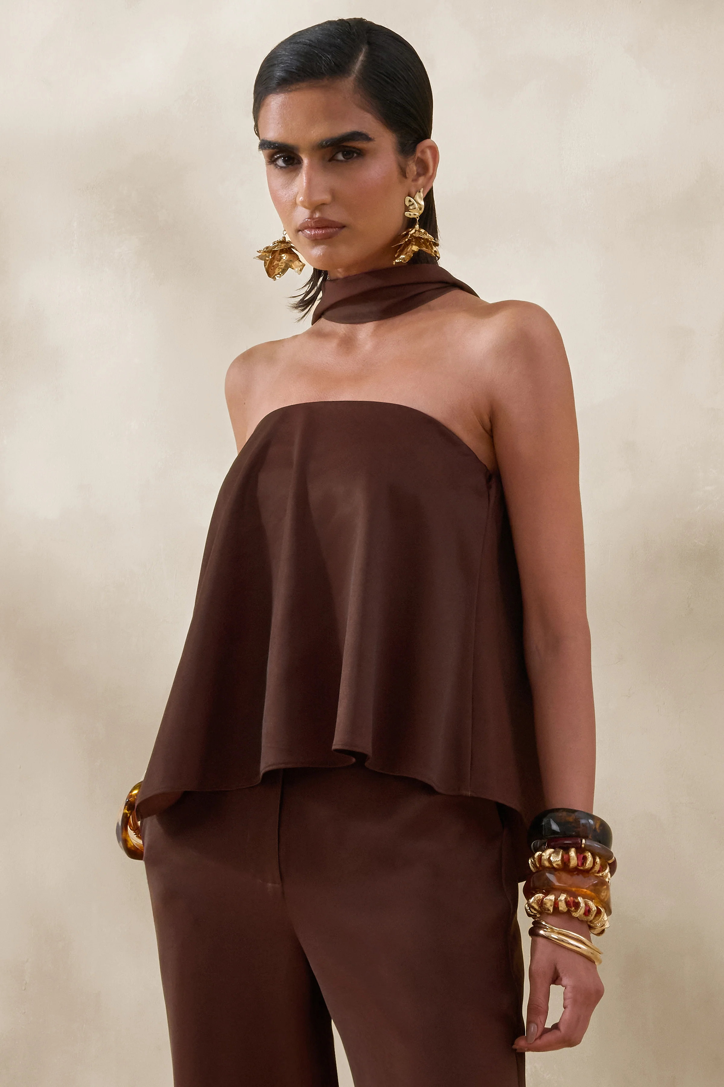 Evandra | Bruine Satijnen Bandeau Top Met Sjaal - Image 5
