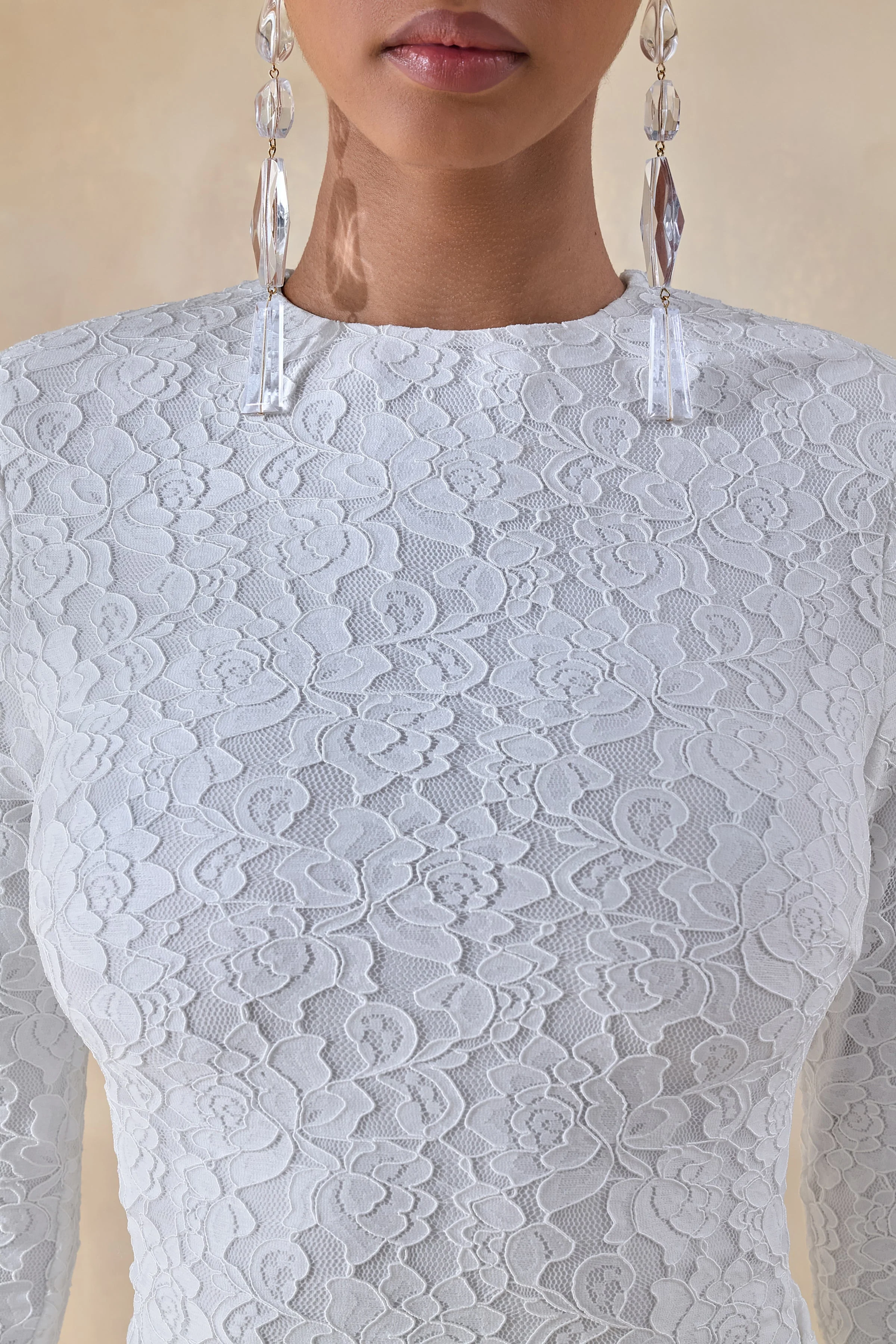 Evangela | Witte Kanten Maxi Jurk Met Ronde Hals En Overslagdetail - Image 4