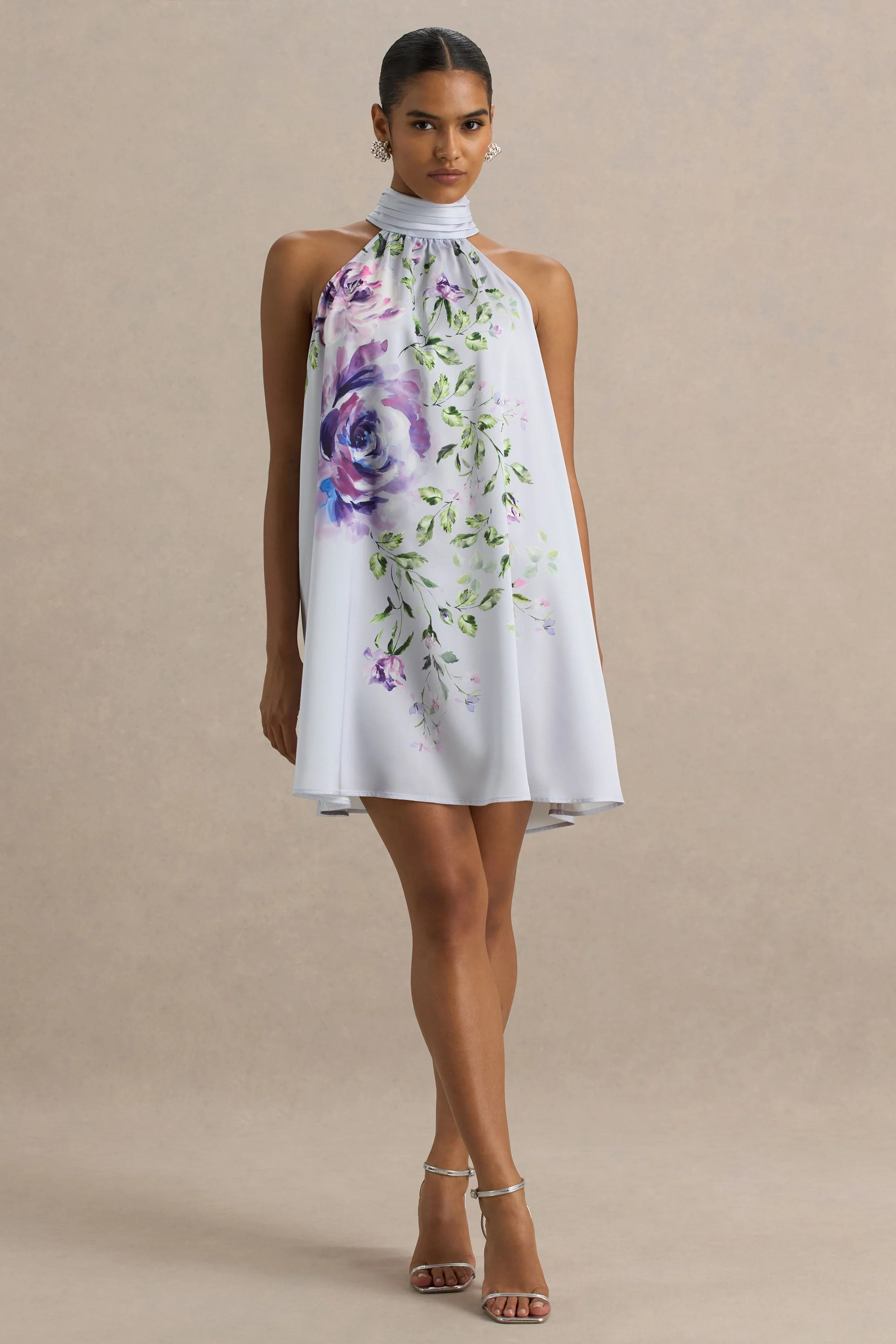 Evita | Poederblauwe Rozenprint Hoge Hals A‑Lijn Mini Jurk Met Strik Detail