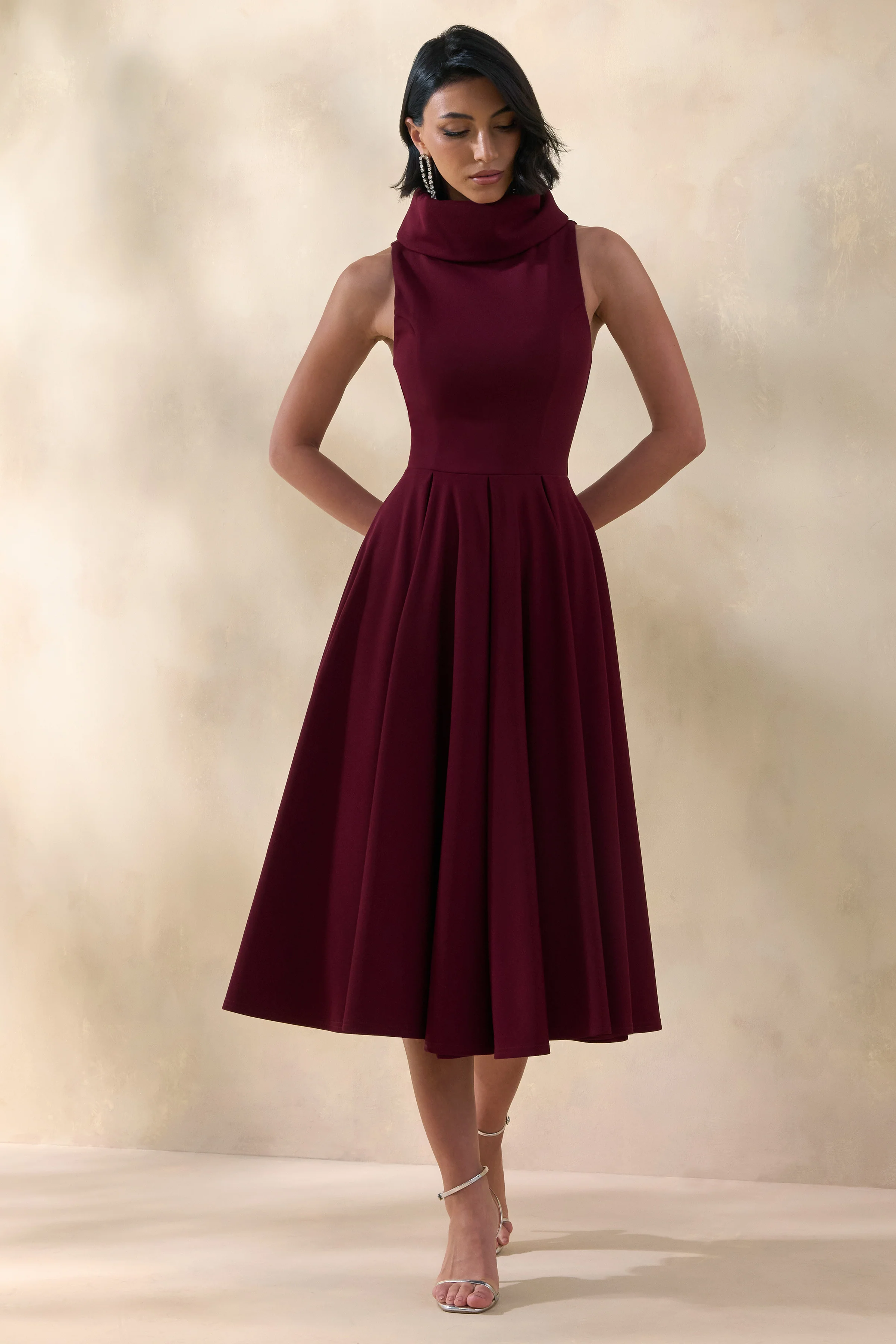 Exclusivity | Bordeaux Hoge Hals Midi Jurk