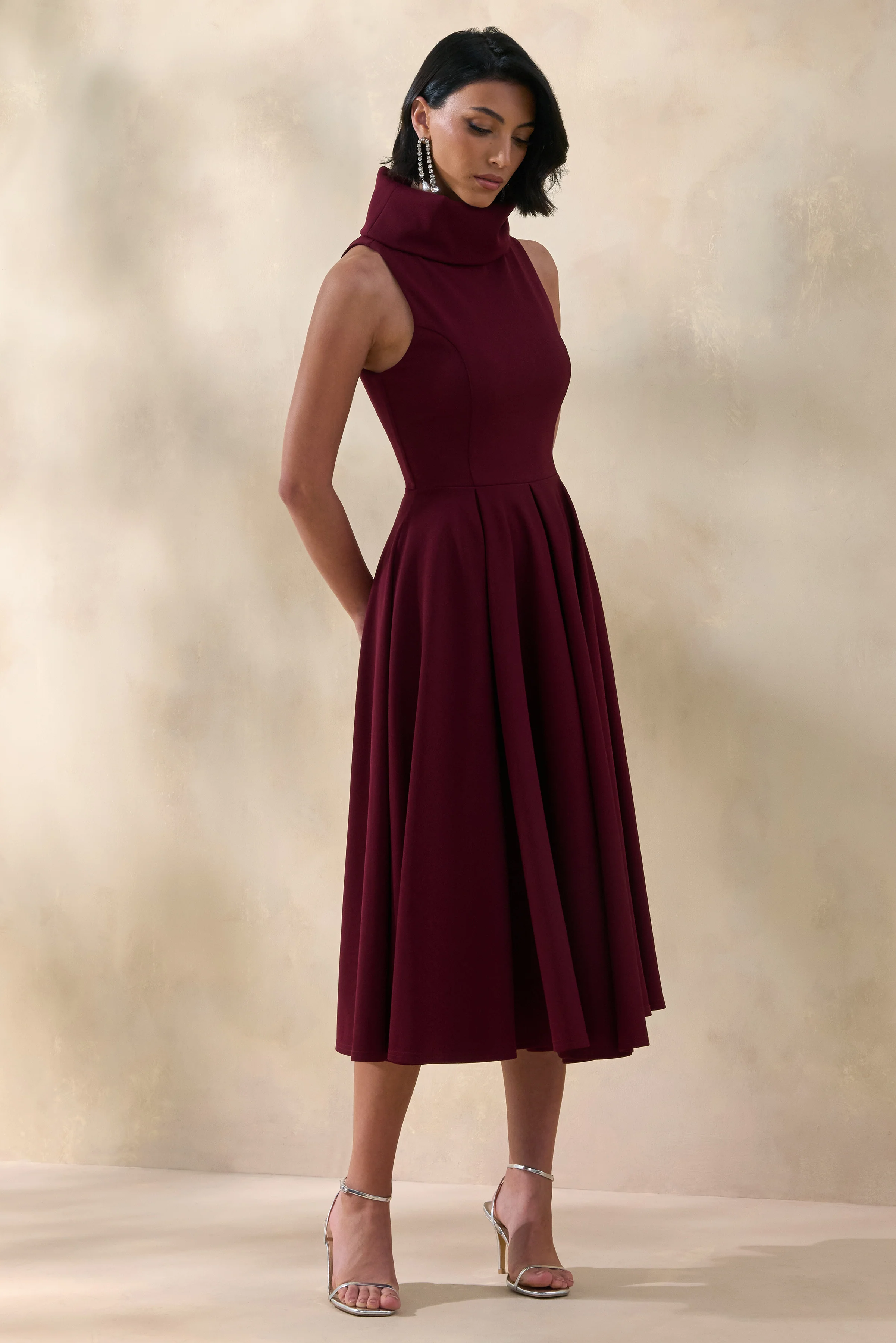 Exclusivity | Bordeaux Hoge Hals Midi Jurk - Image 4