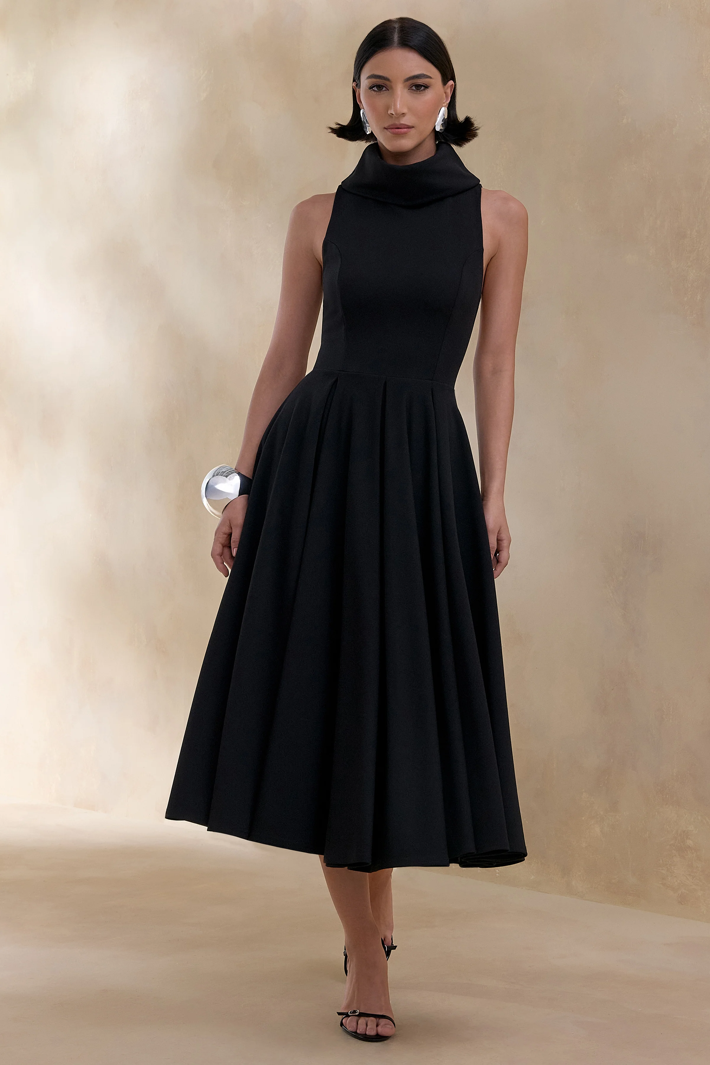 Exclusivity | Zwarte Hoge-Hals Midi Jurk