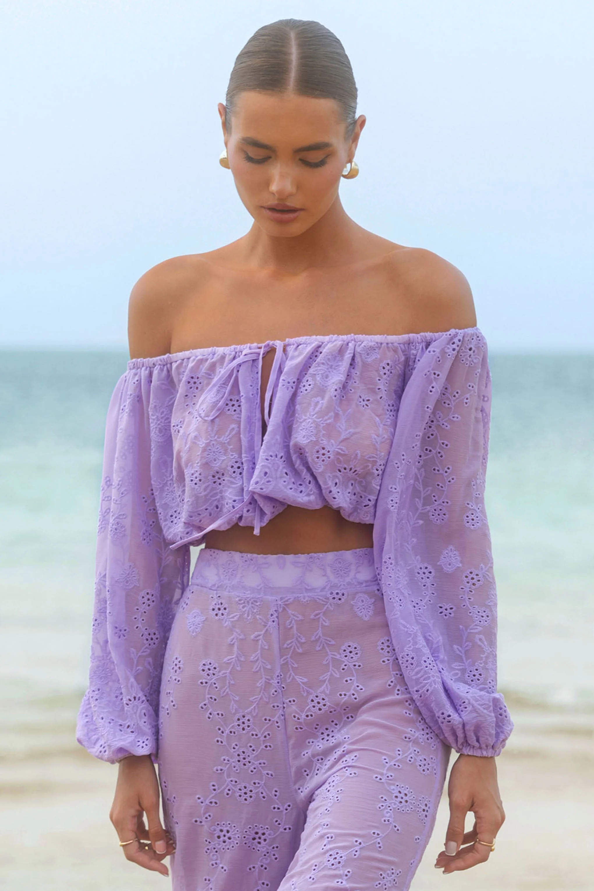 Fabienne | Lila Borduurde Bardot Top Met Pof Mouwen - Image 4