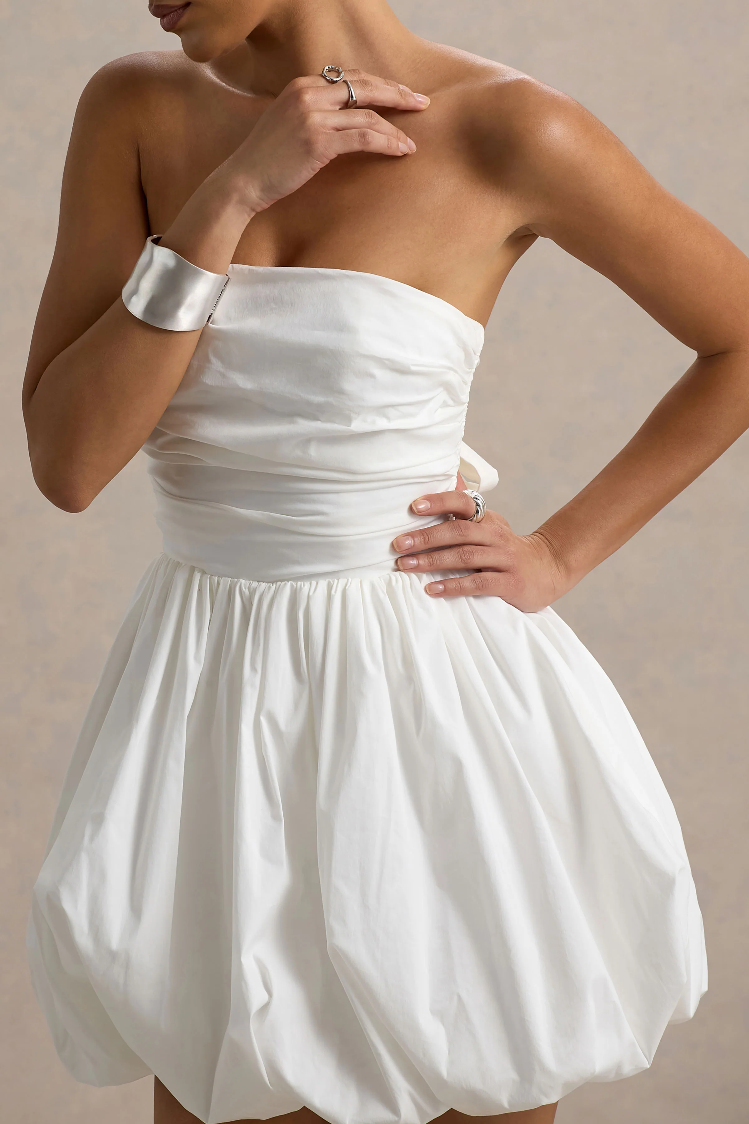 Faye | Wit Pof Bandeau Micro Mini Jurk Met Gerimpeld Details - Image 3