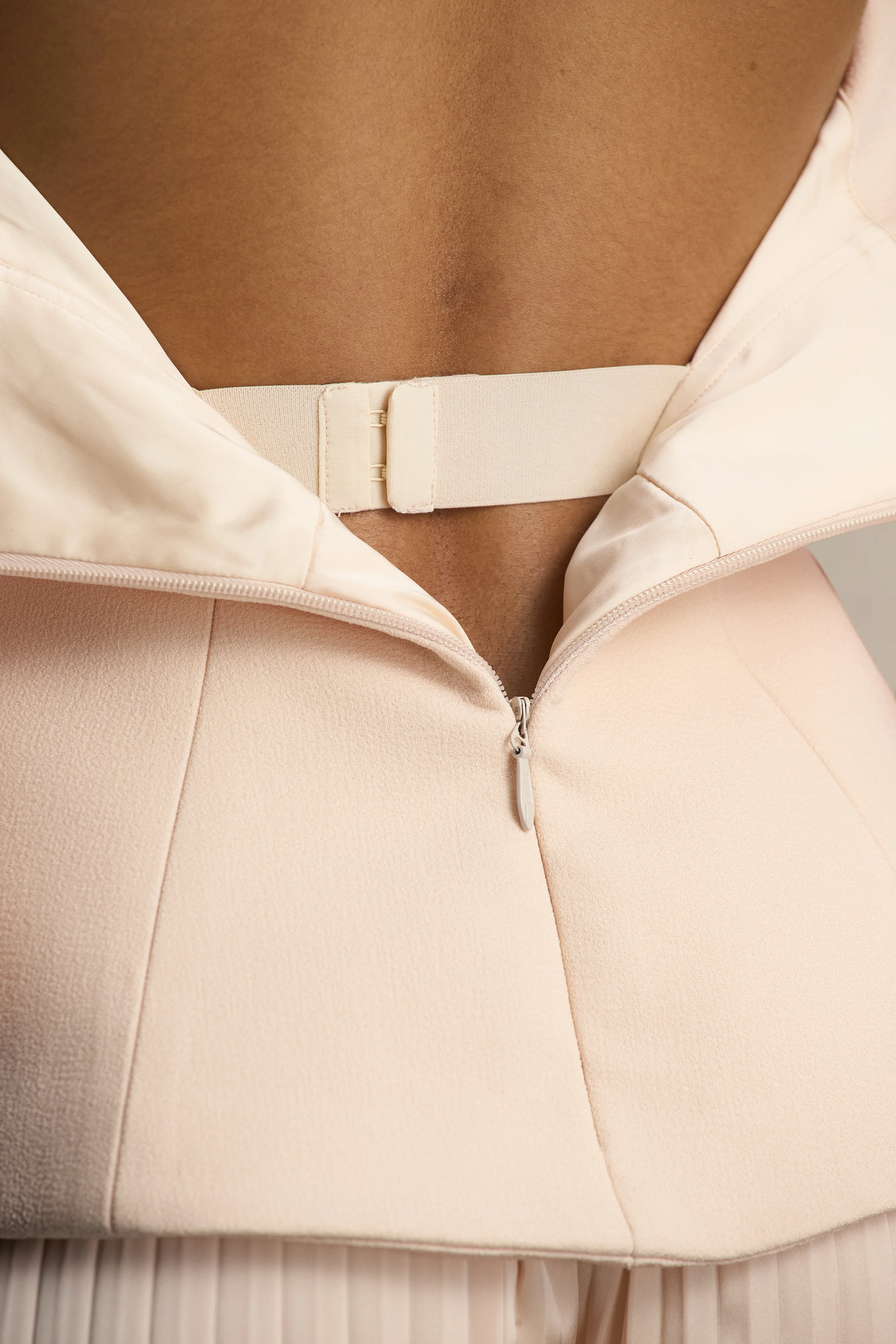 Feeling Good | Nude Bandeau Jumpsuit Met Geplooide Broek - Image 7