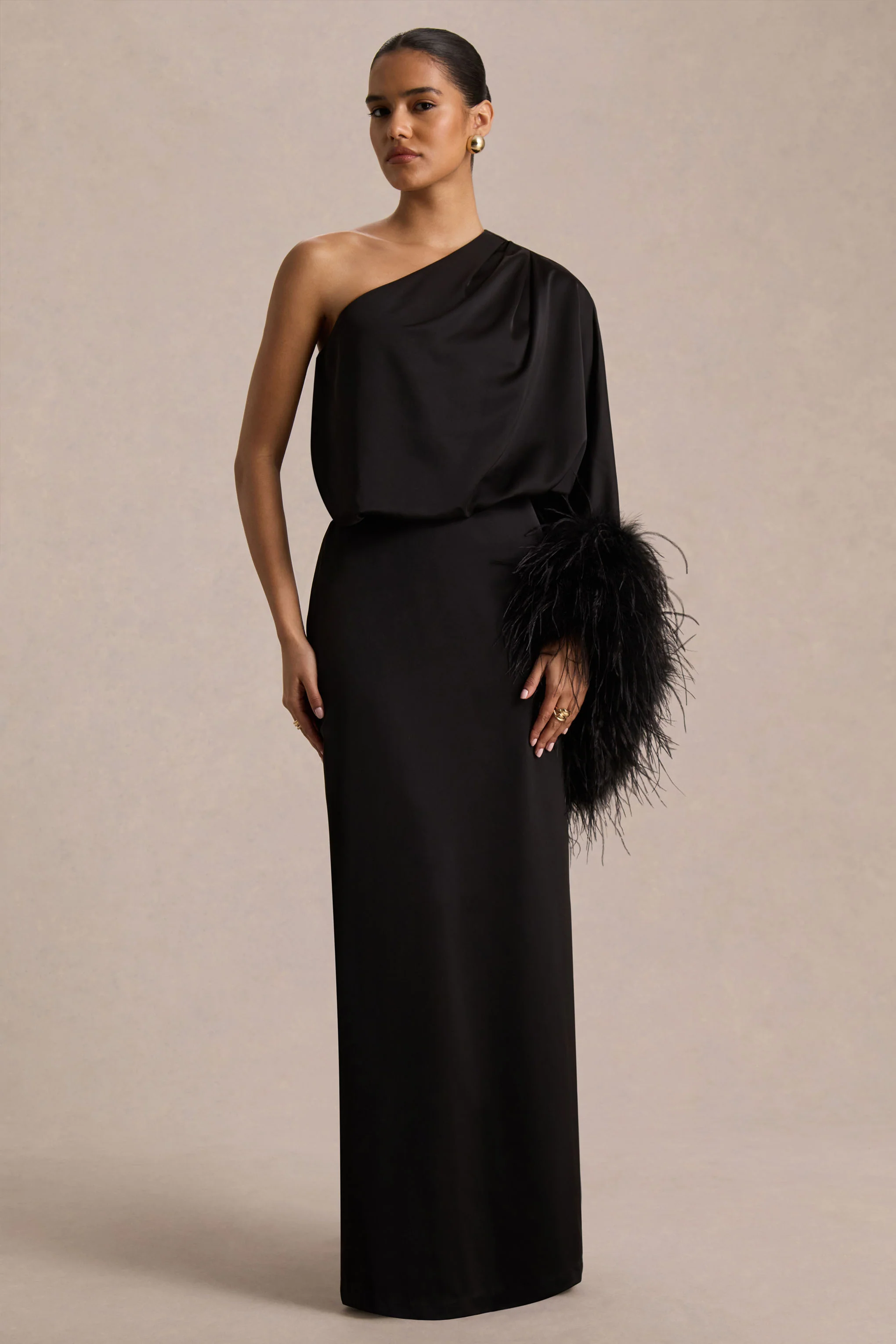 Felicity | Zwarte Satijnen Asymmetrische Hals Maxi Jurk Met Veren En Gerimpelde Detail - Image 4