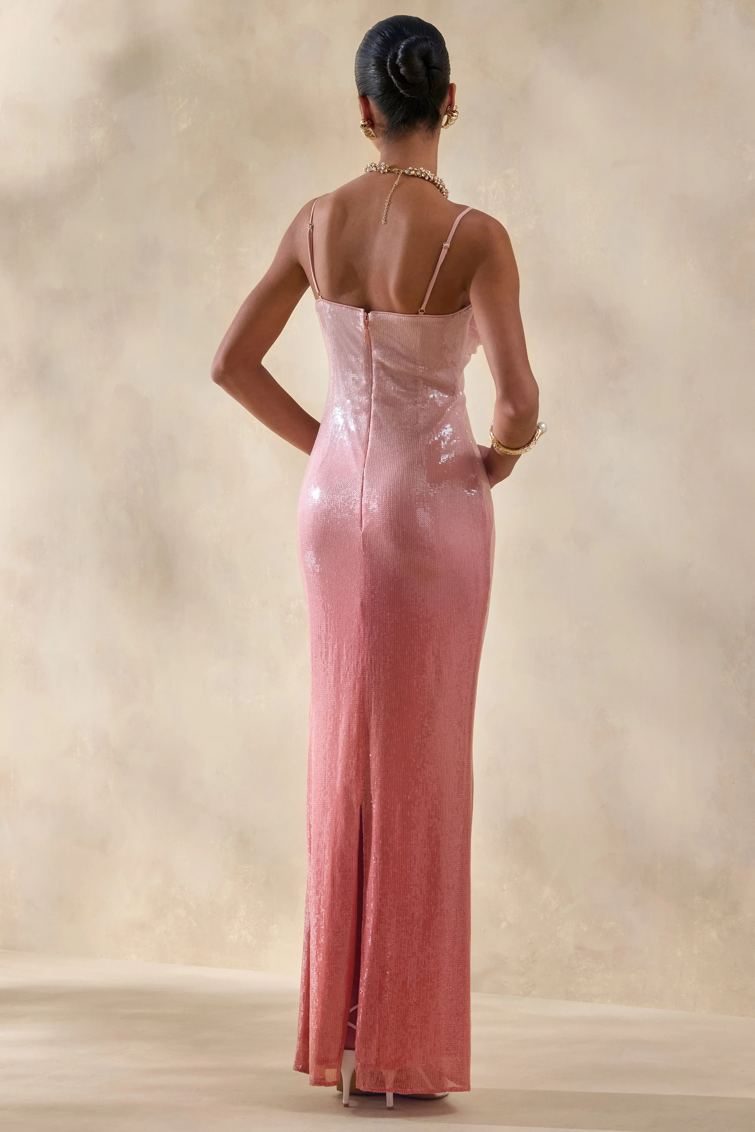 Feloria | Koraal Ombre Paillette Maxi Jurk Met Draperend Hals - Image 2
