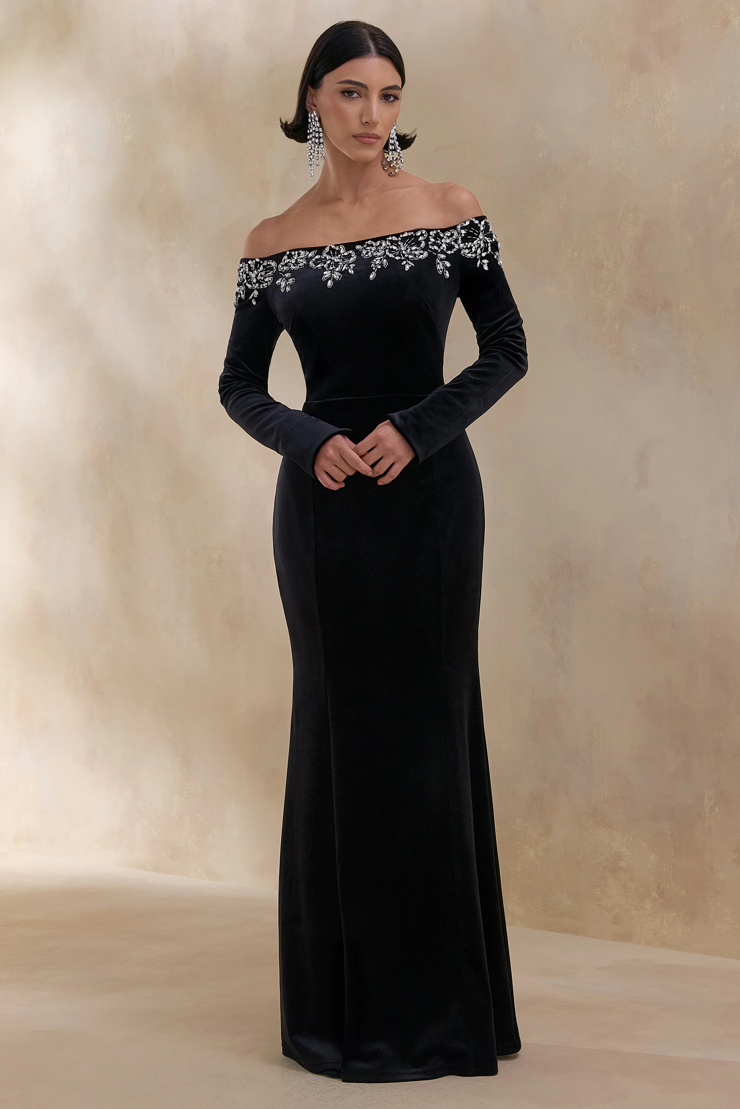 Fern | Zwarte Samt Maxi Jurk met Versierde Bardot-Halslijn - Image 5