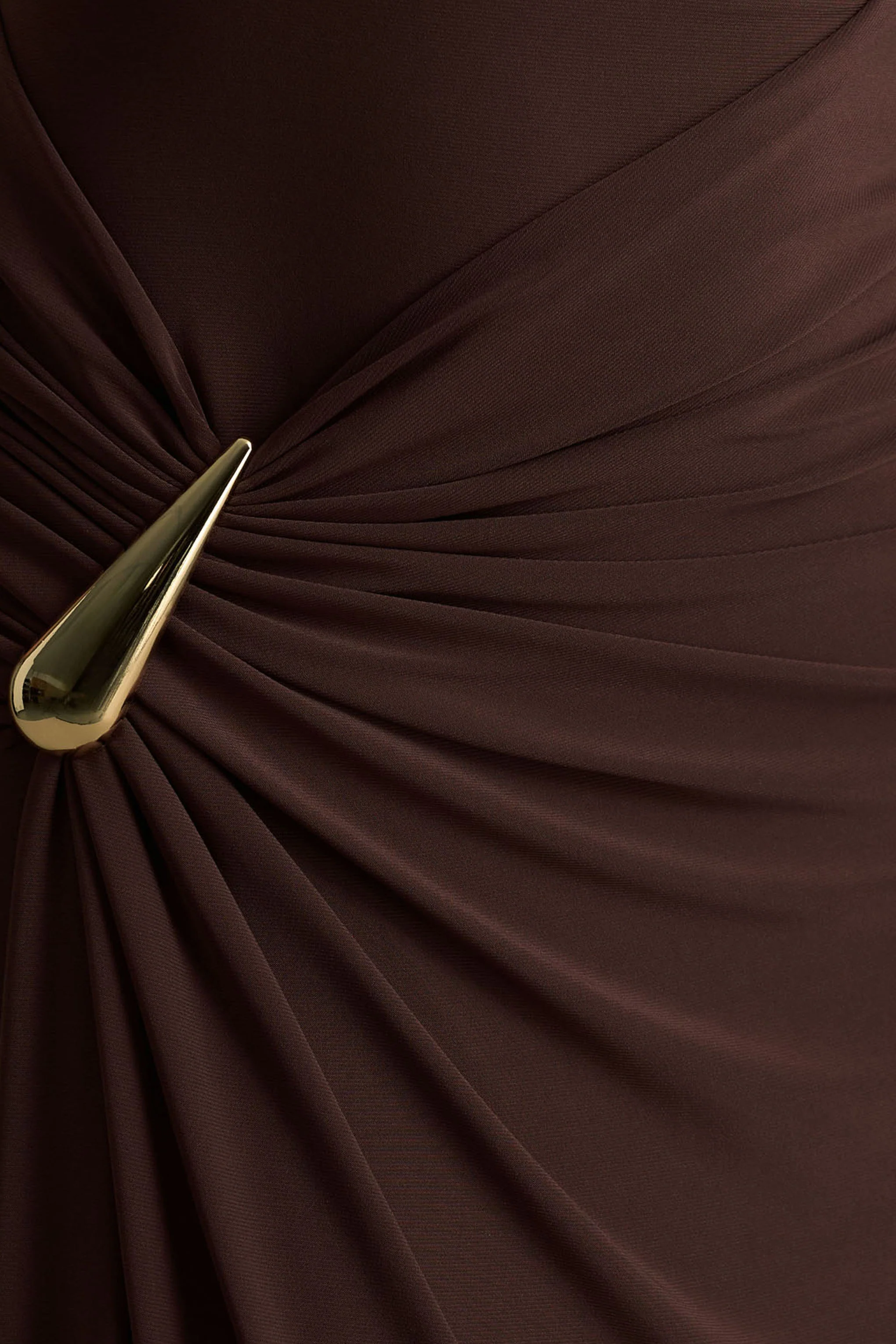 Fiora | Bruine Hoge Hals Maxi Jurk Met Metalen Details - Image 6