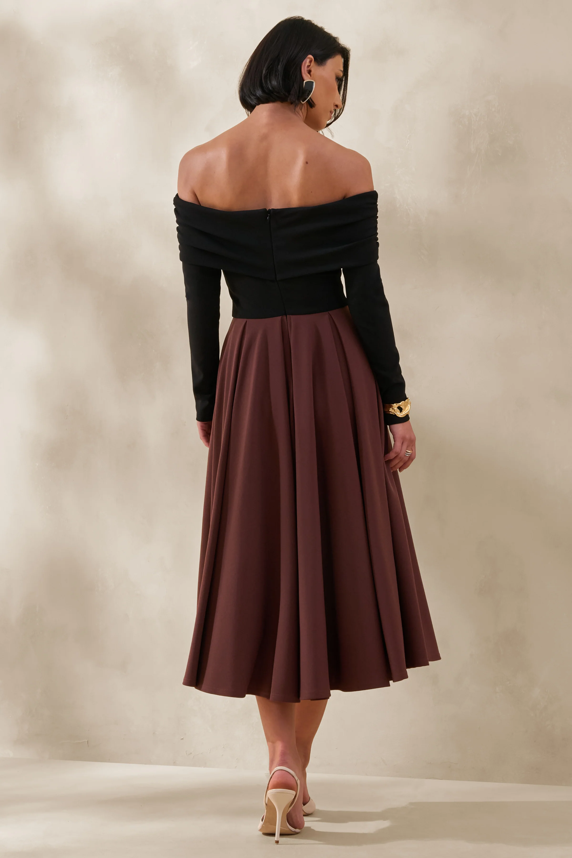Frederica | Zwart En Bruine Bardot Hals Midi Jurk - Image 2