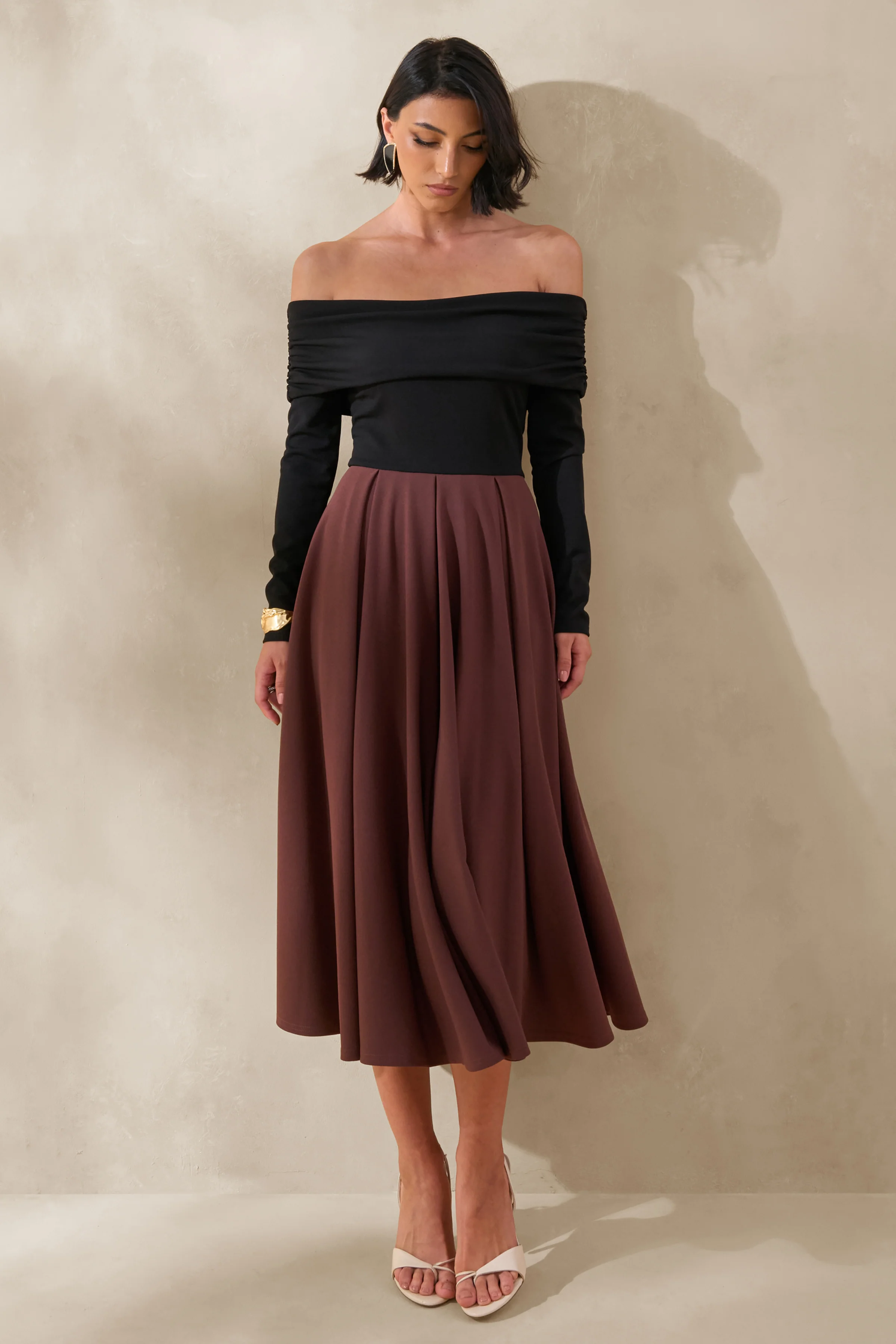 Frederica | Zwart En Bruine Bardot Hals Midi Jurk - Image 5