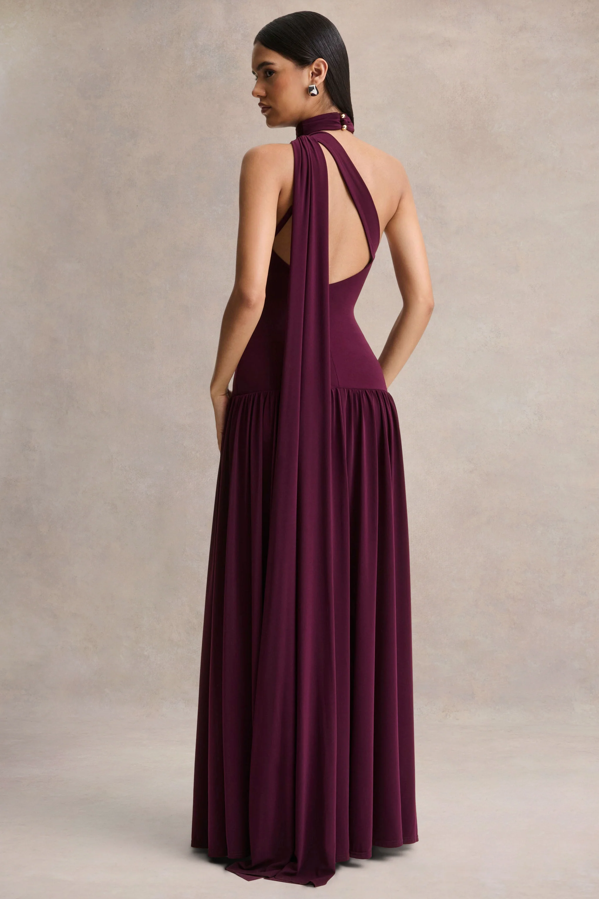 Freesia | Pruimrode Asymmetrische Hals Maxi Jurk Met Sjaal Detail - Image 2