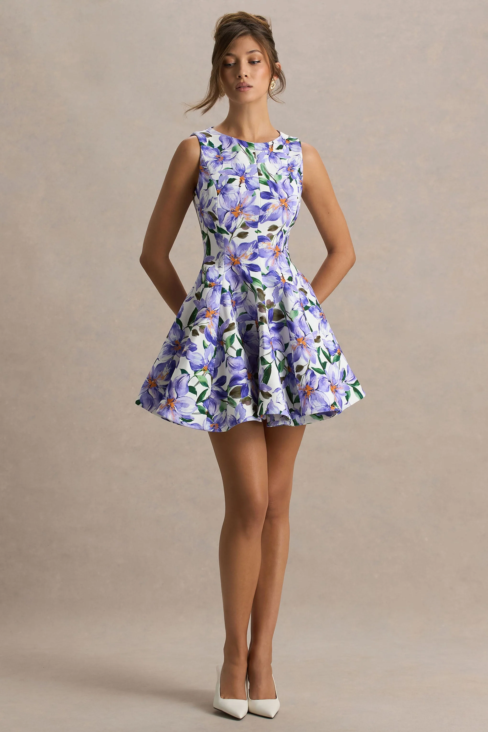 Gabrielle | Paarse Lelie Print Skater Mini Jurk Met Boot Hals - Image 2