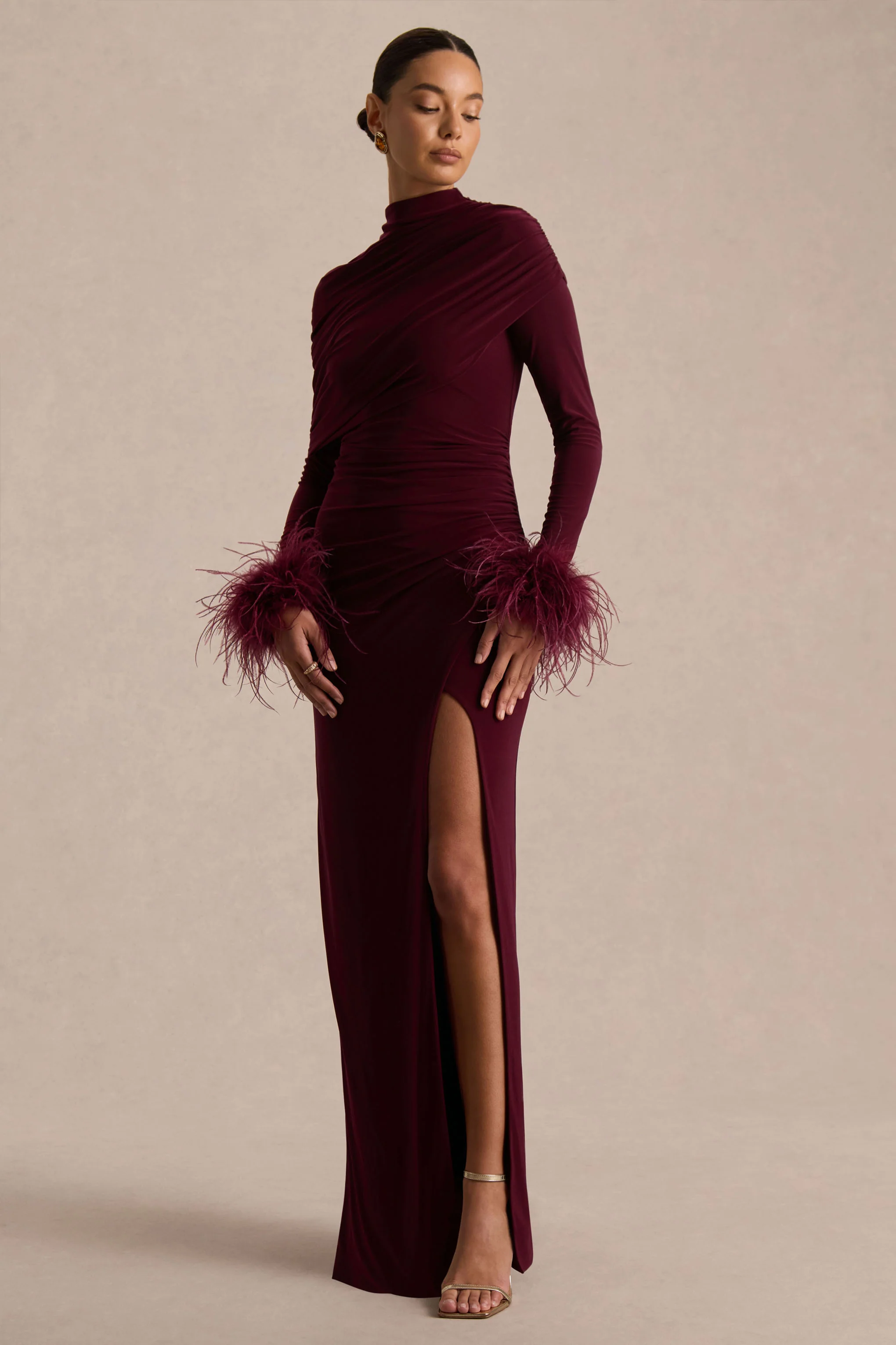 Gatsby | Bordeauxrode Maxi-jurk Met Hoge Hals En Manchetten Met Verenafwerking - Image 5