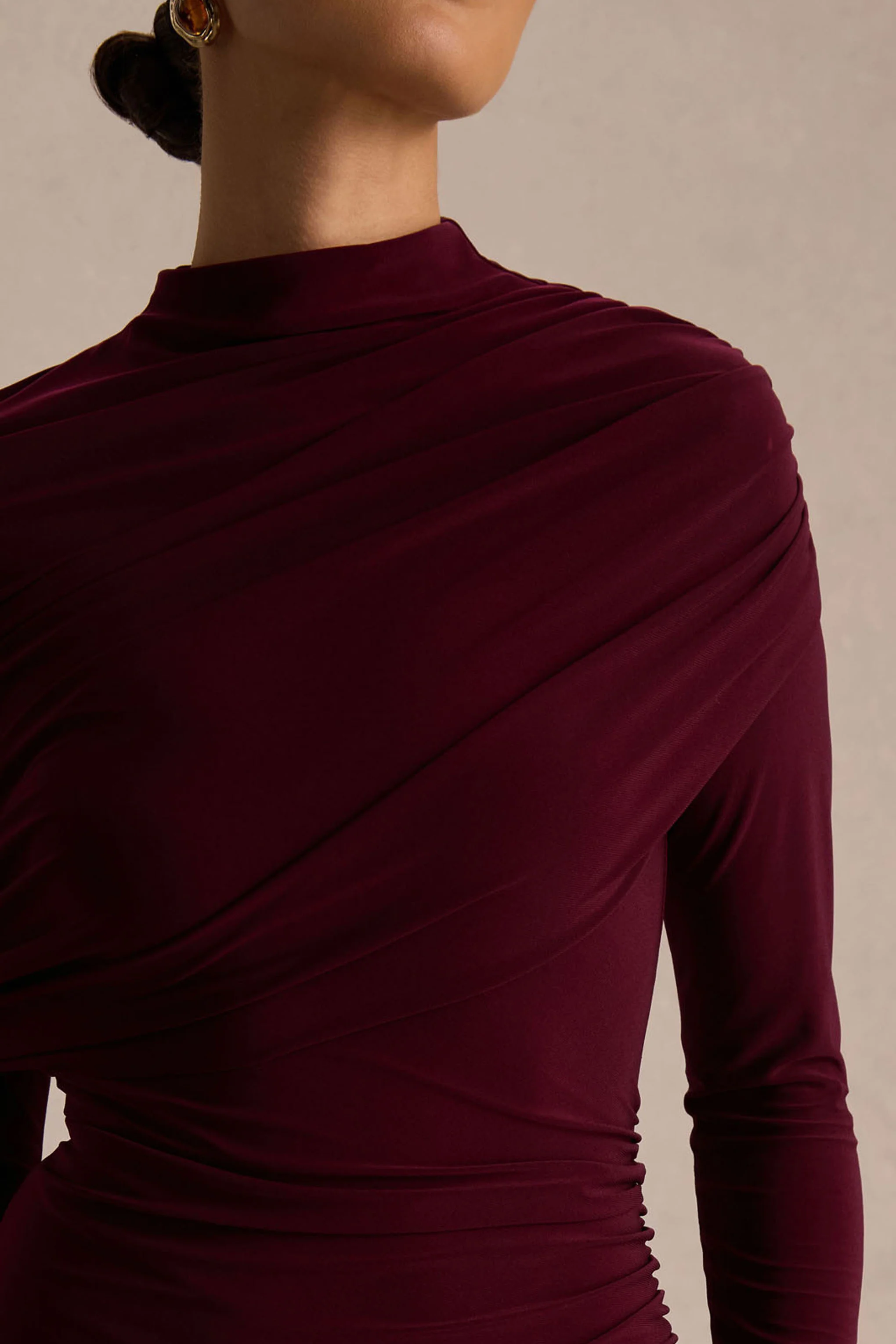 Gatsby | Bordeauxrode Maxi-jurk Met Hoge Hals En Manchetten Met Verenafwerking - Image 6