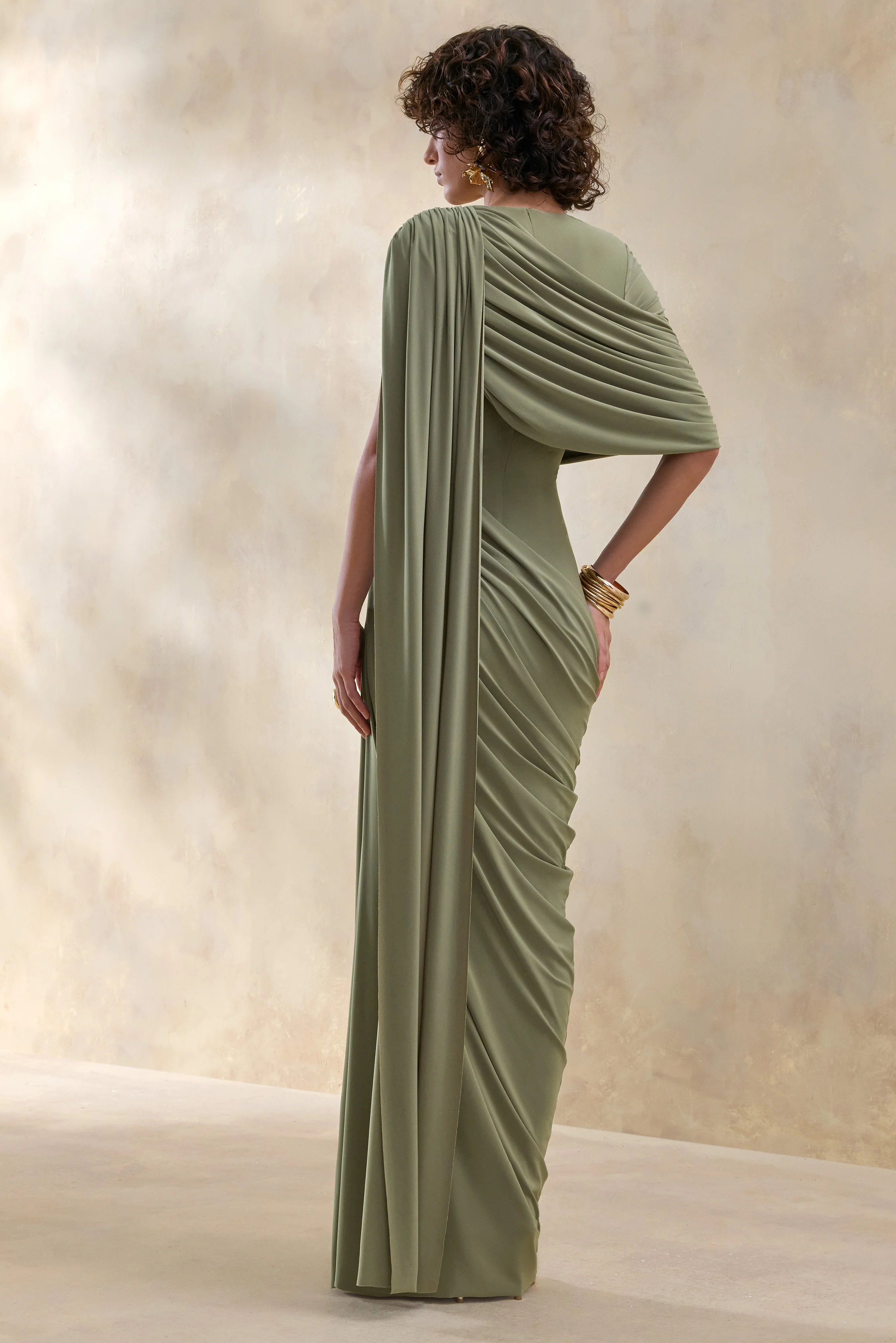 Gisara | Olijfgroene Hoge Hals Maxi Jurk met Ceintuur en Gedrapeerde Details - Image 2