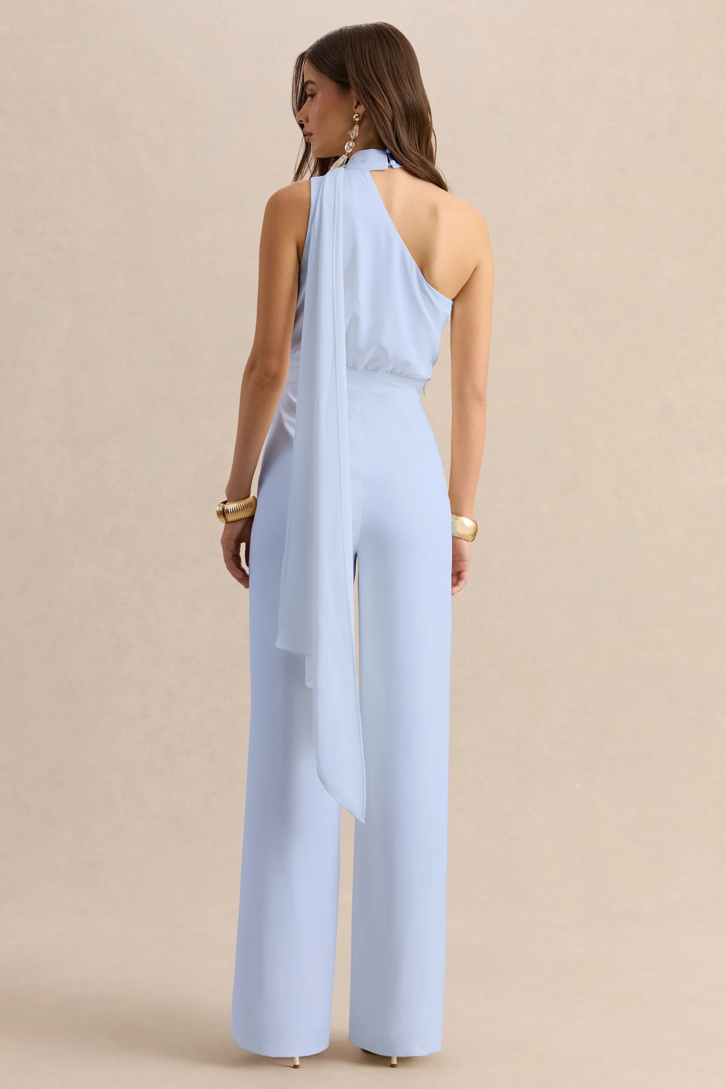 Gliselle | Lichtblauwe Jumpsuit Met Asymmetrische Hals En Sjaal Detail - Image 2