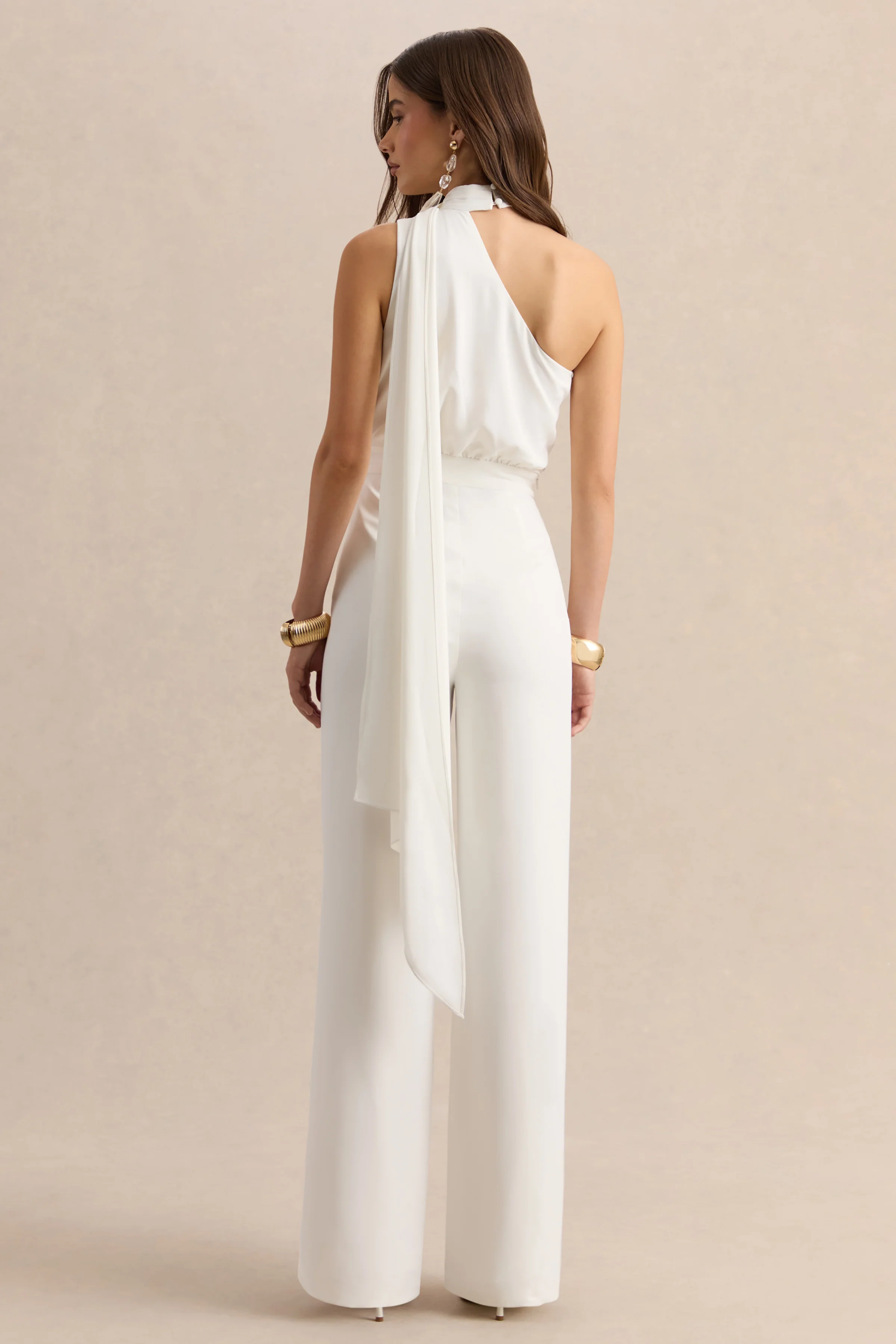 Gliselle | Witte Asymmetrische Hals Jumpsuit Met Sjaal Detail - Image 2