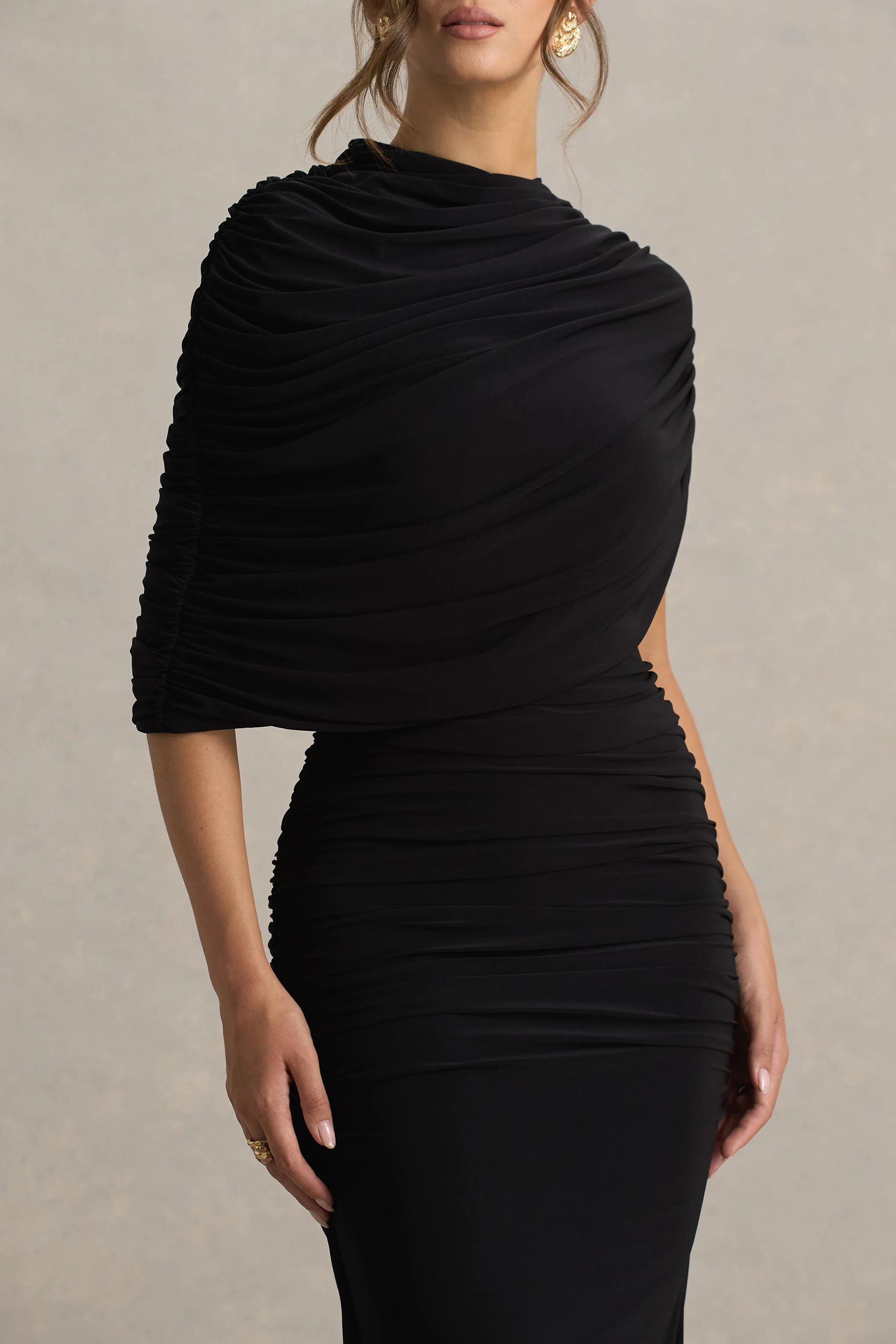 Glitz | Zwart Hoge Hals Maxi Jurk Met Cape Mouw En Gerimpeld Detail - Image 4