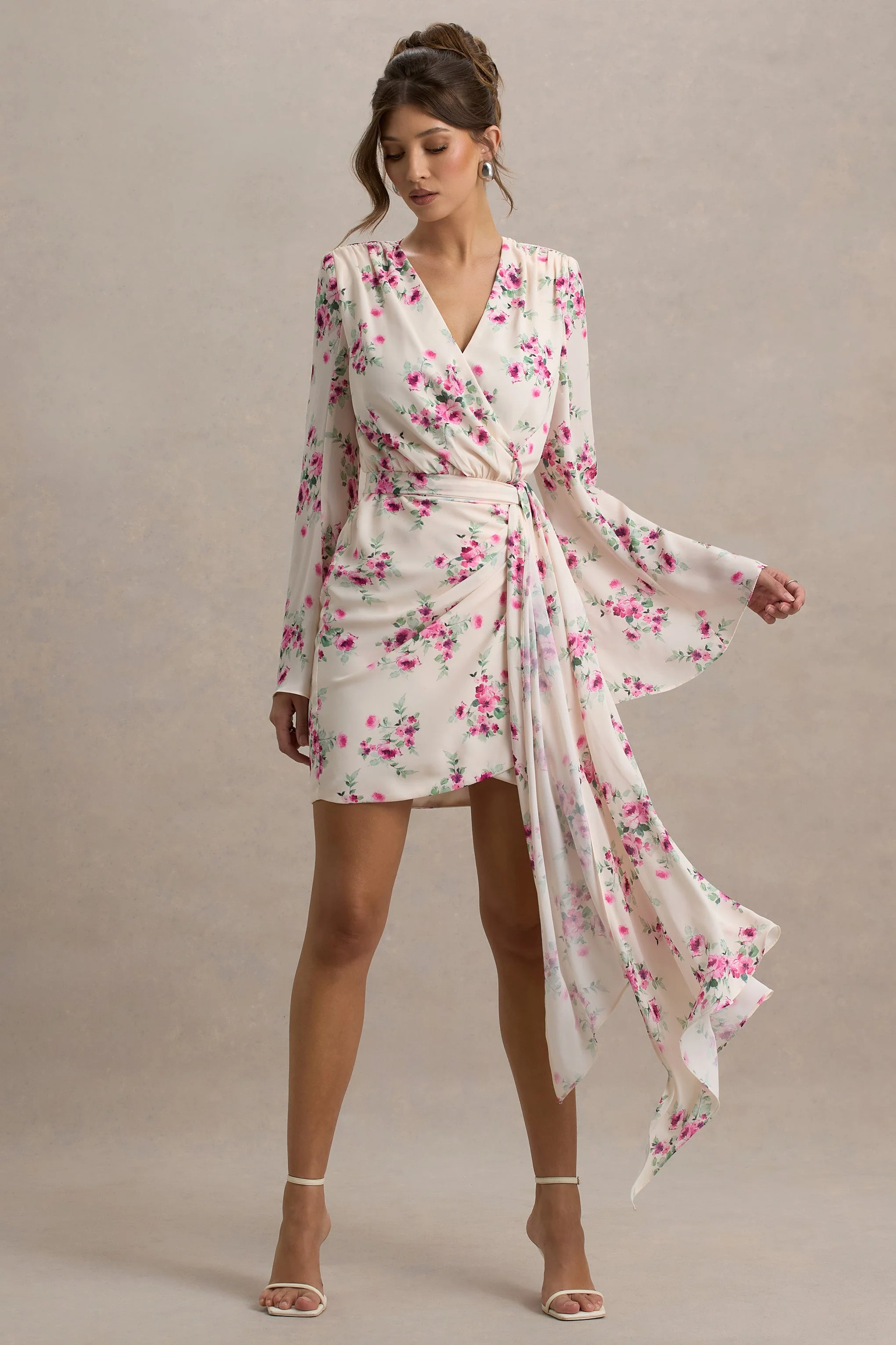 Goldie | Crème Bloemenprint Chiffon Mini Jurk Met overslag En Langmouwen - Image 4