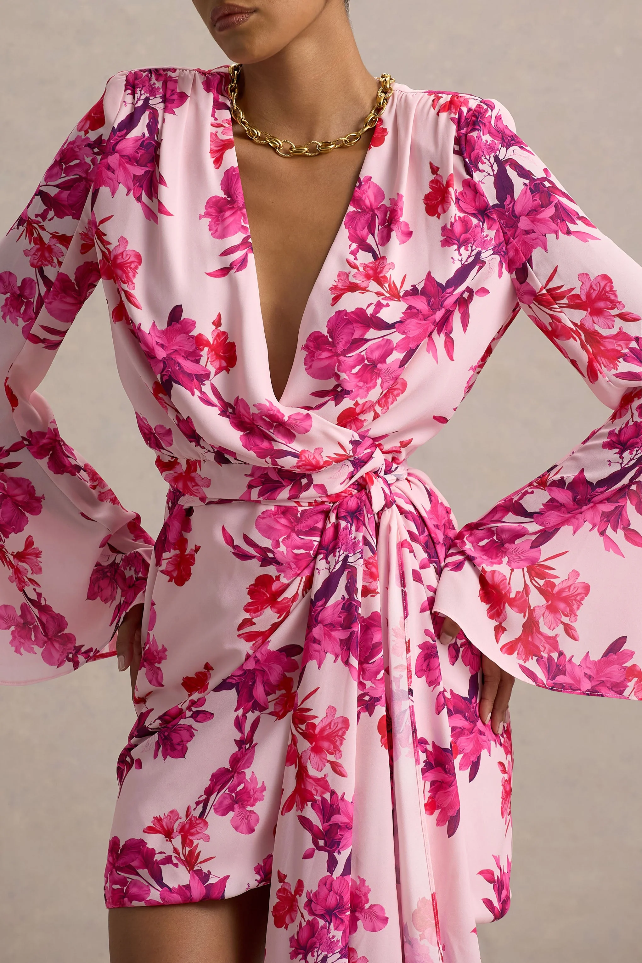 Goldie | Roze Bloemenprint Chiffon Mini Jurk Met overslag En Langmouwen - Image 3