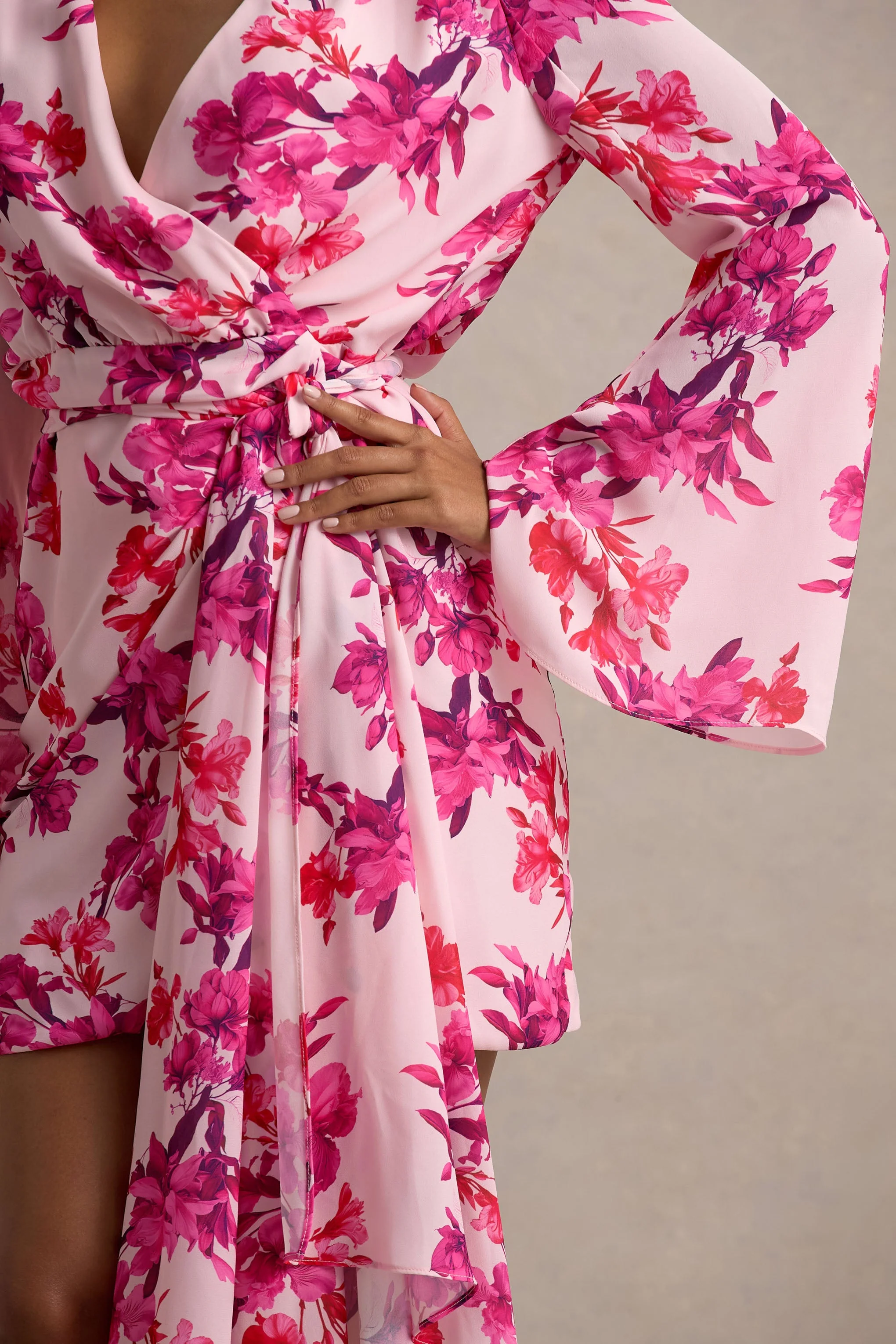 Goldie | Roze Bloemenprint Chiffon Mini Jurk Met overslag En Langmouwen - Image 6