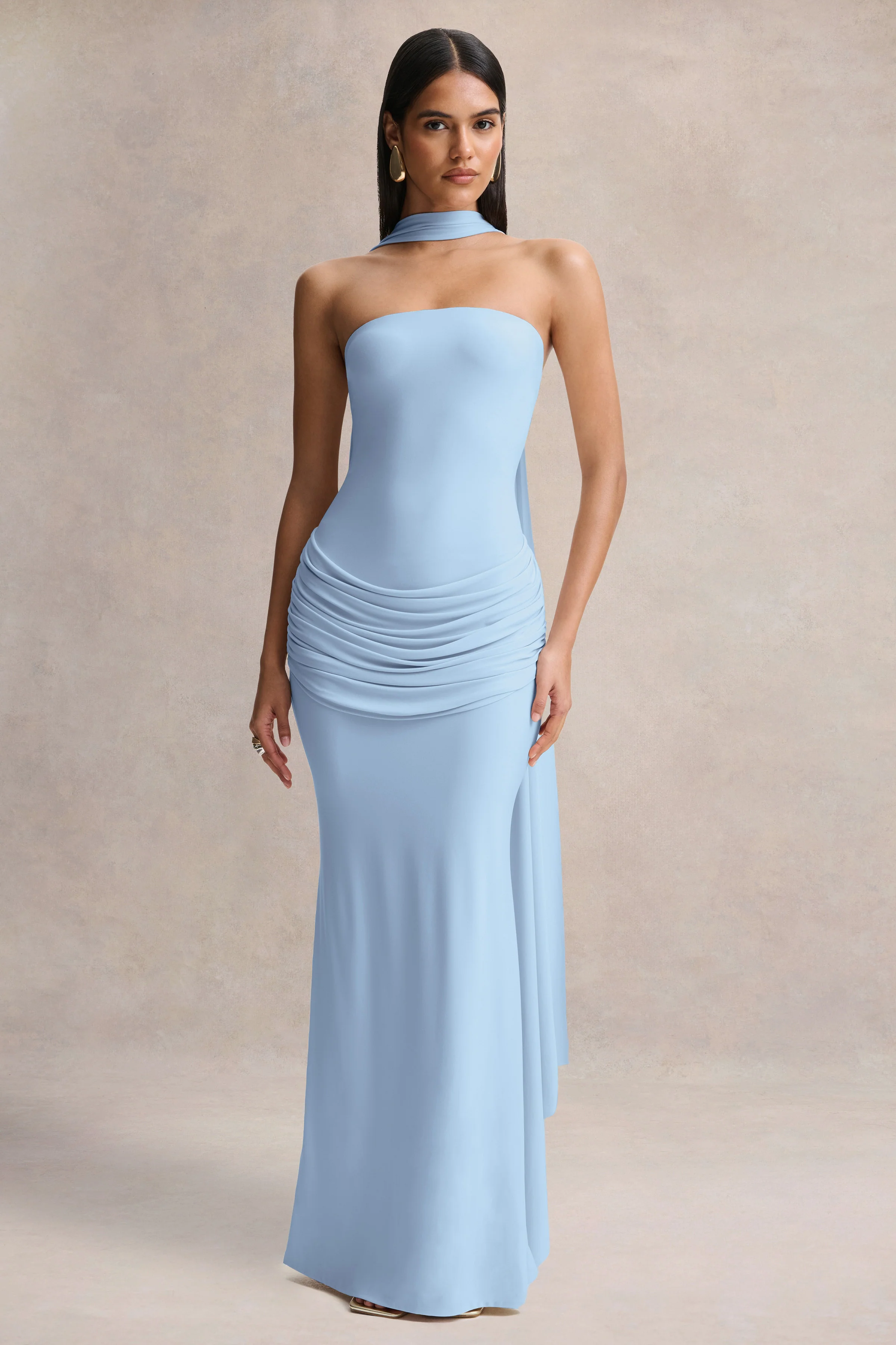 Graciella | Lichtblauwe Bandeau Maxi Jurk Met Draperende Details En Sjaaldetail - Image 3