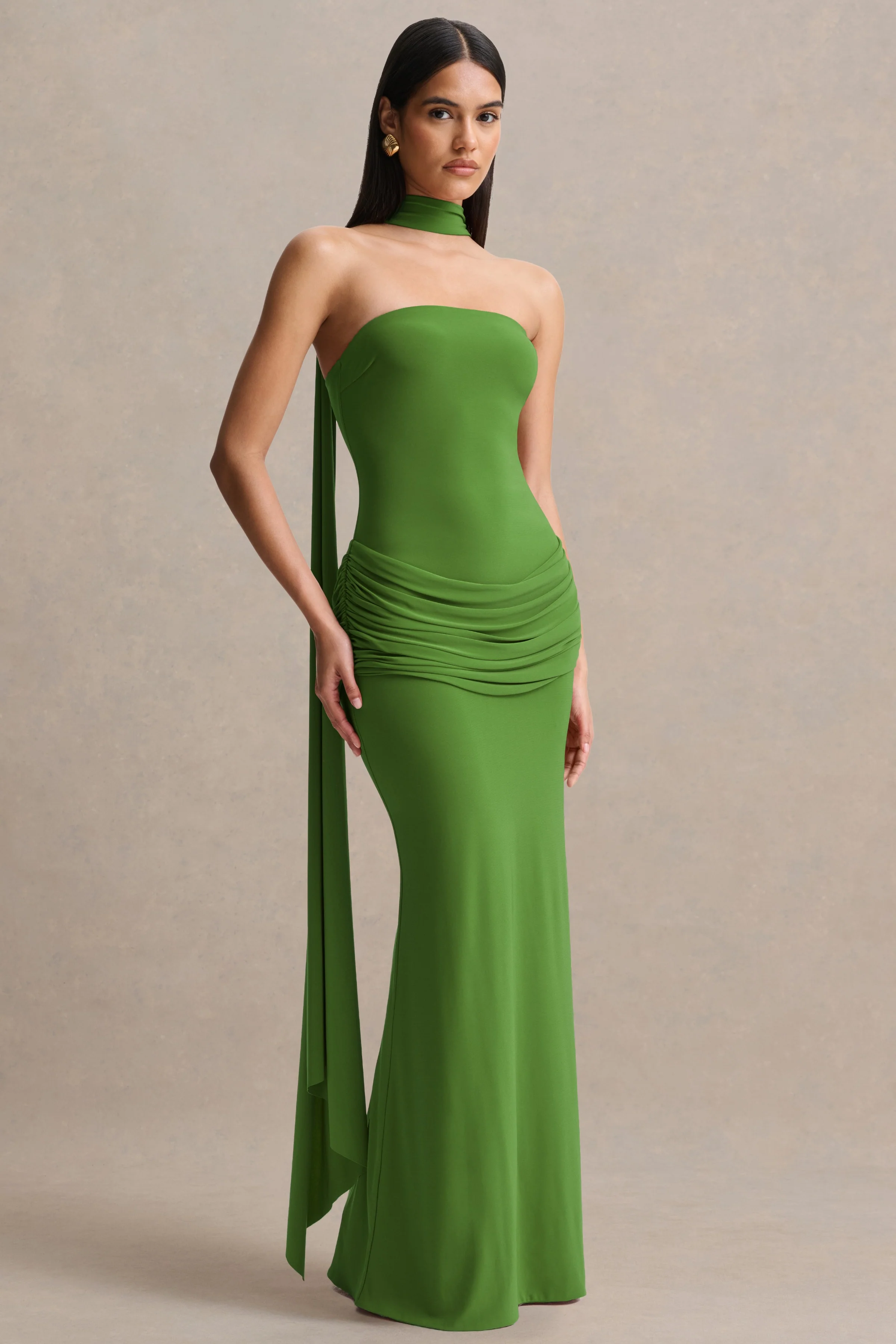 Graciella | Olijfgroene Bandeau Maxi Jurk Met Draperende Details En Sjaaldetail - Image 4