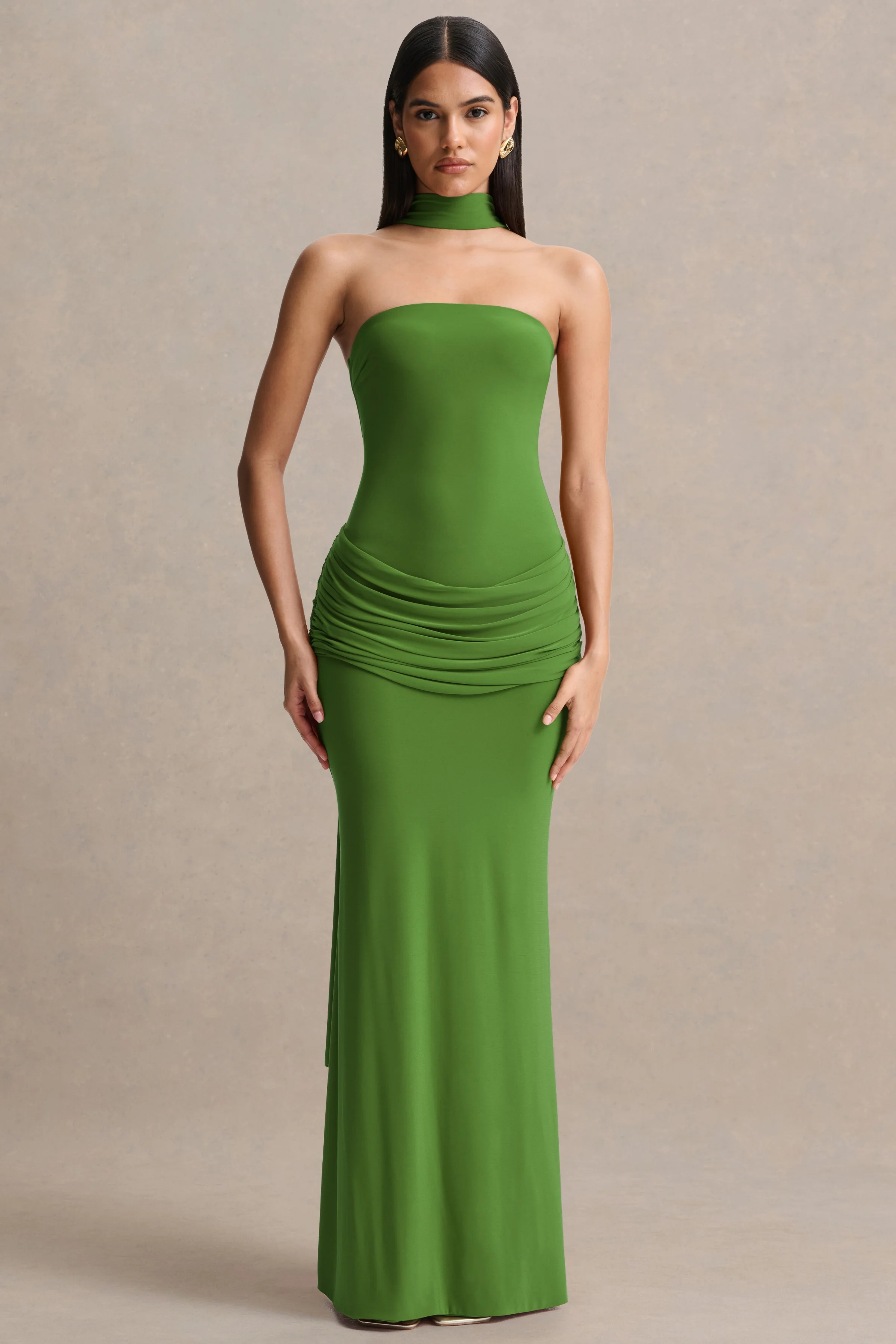Graciella | Olijfgroene Bandeau Maxi Jurk Met Draperende Details En Sjaaldetail - Image 6