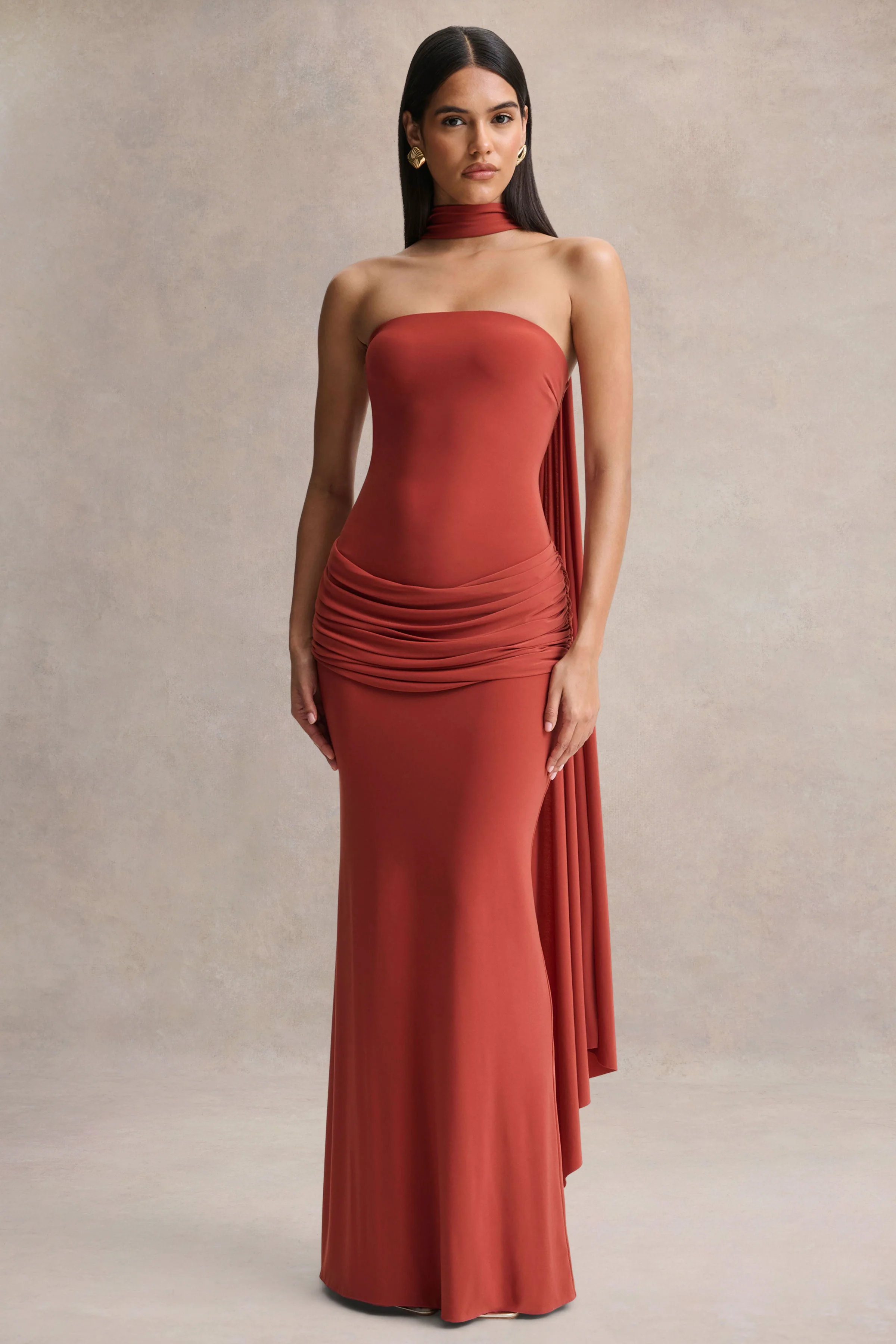 Graciella | Roest Bandeau Maxi Jurk Met Gedrapeerde Details En Sjaal - Image 6