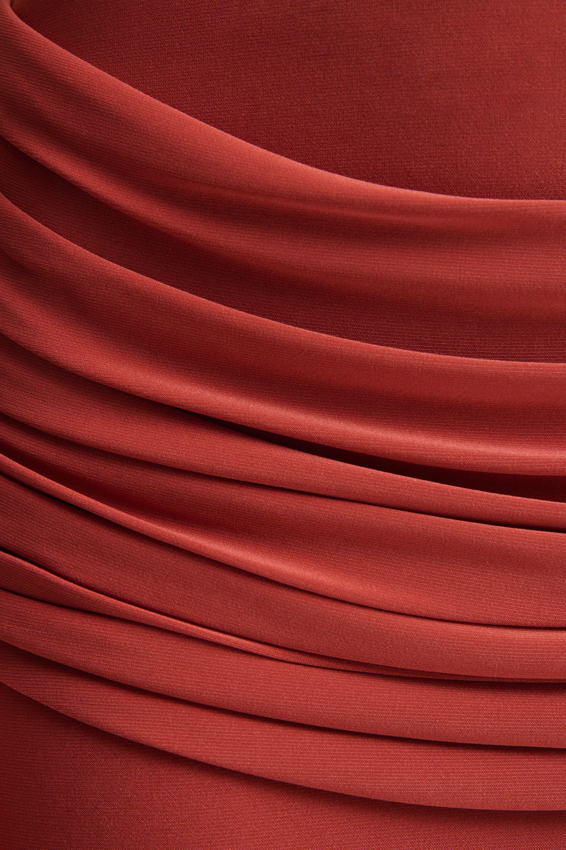 Graciella | Roest Bandeau Maxi Jurk Met Gedrapeerde Details En Sjaal - Image 7