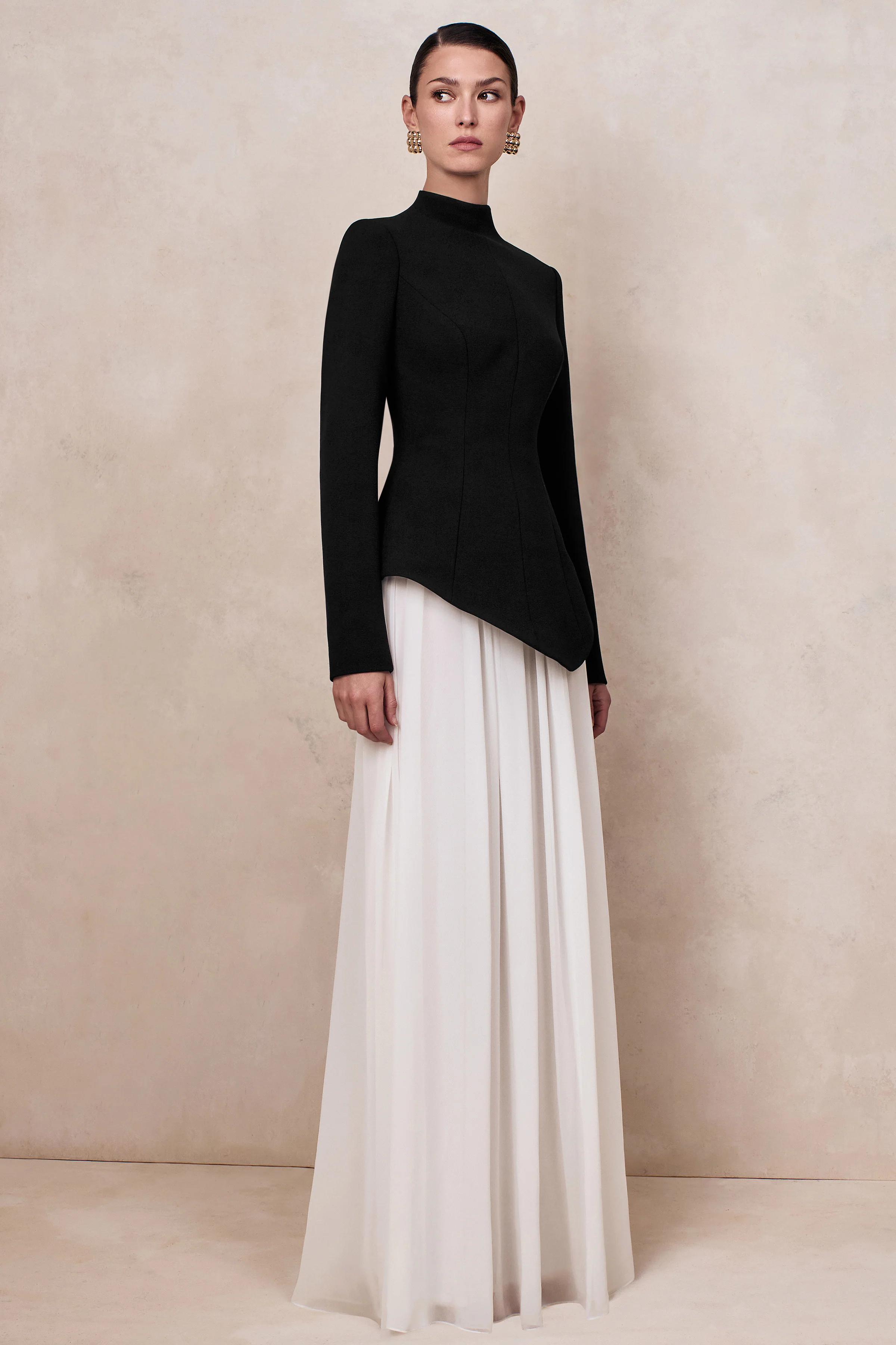 Halma | Zwart-Witte Hoge Hals Maxi Jurk Met Verlaagde Taille - Image 4
