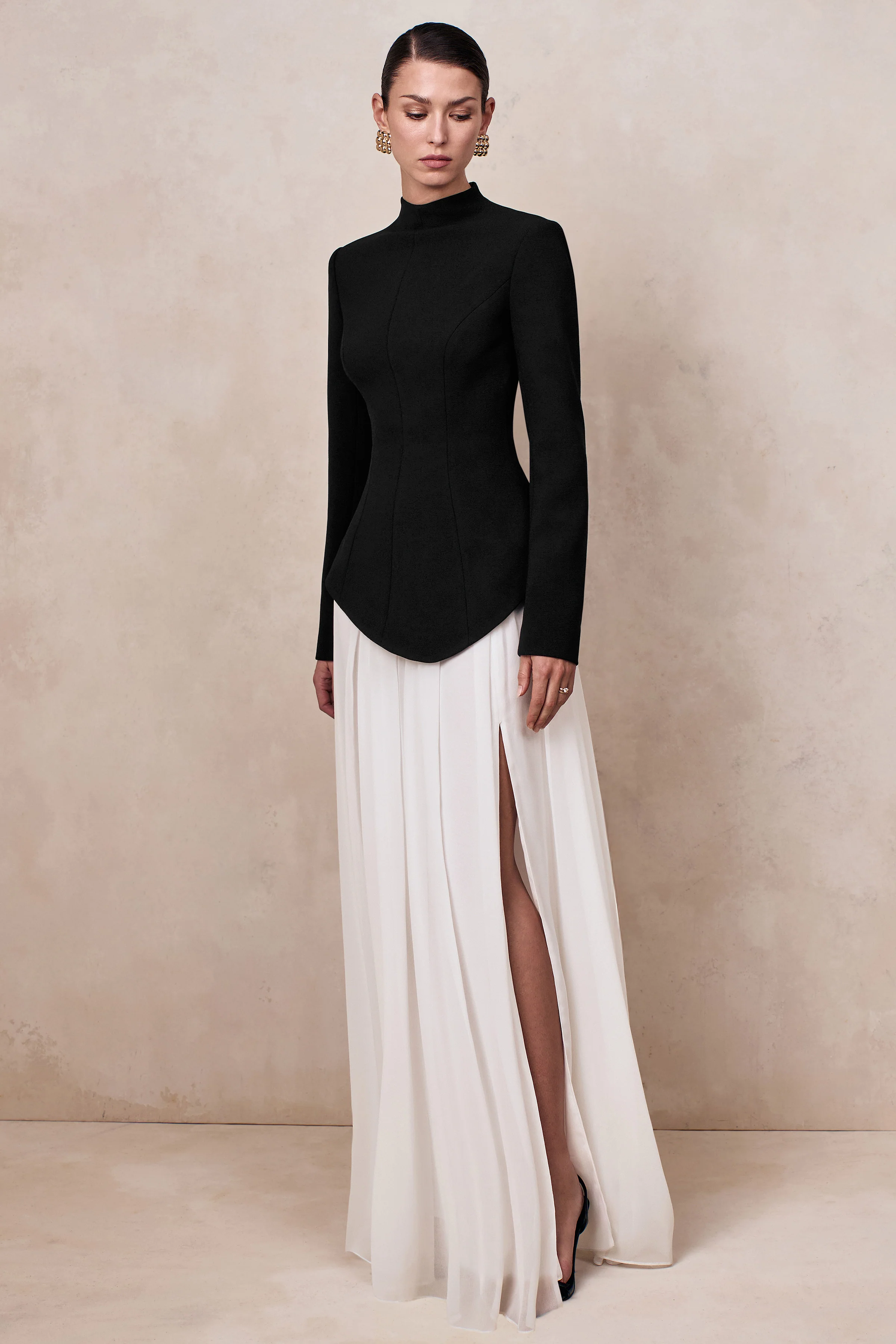 Halma | Zwart-Witte Hoge Hals Maxi Jurk Met Verlaagde Taille - Image 5