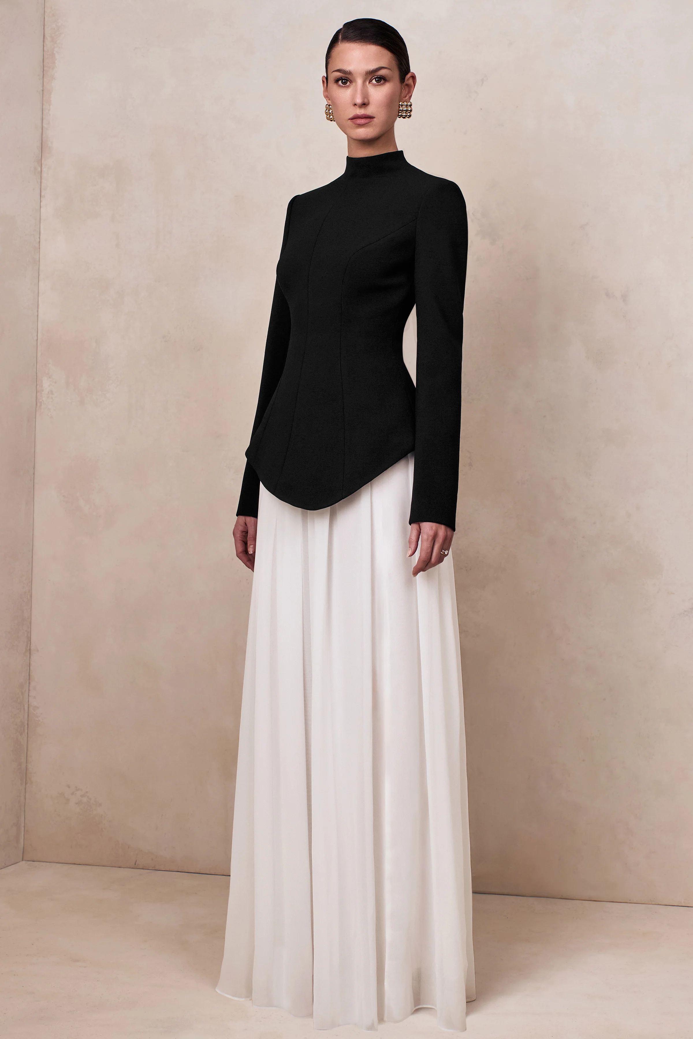 Halma | Zwart-Witte Hoge Hals Maxi Jurk Met Verlaagde Taille - Image 6