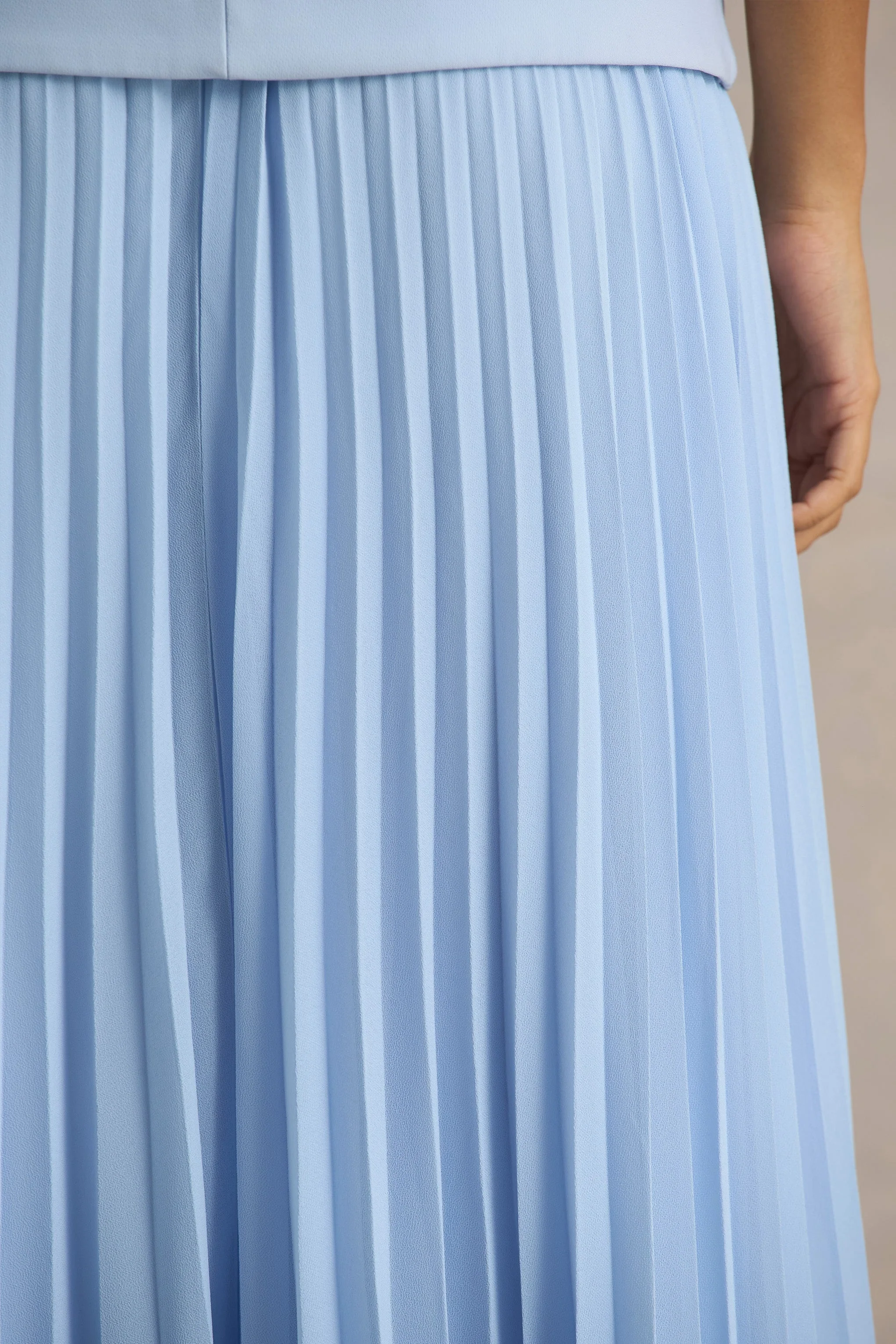 Heavenly | Poederblauwe Hoge Hals Maxi Jurk Met Geplooide Details - Image 7