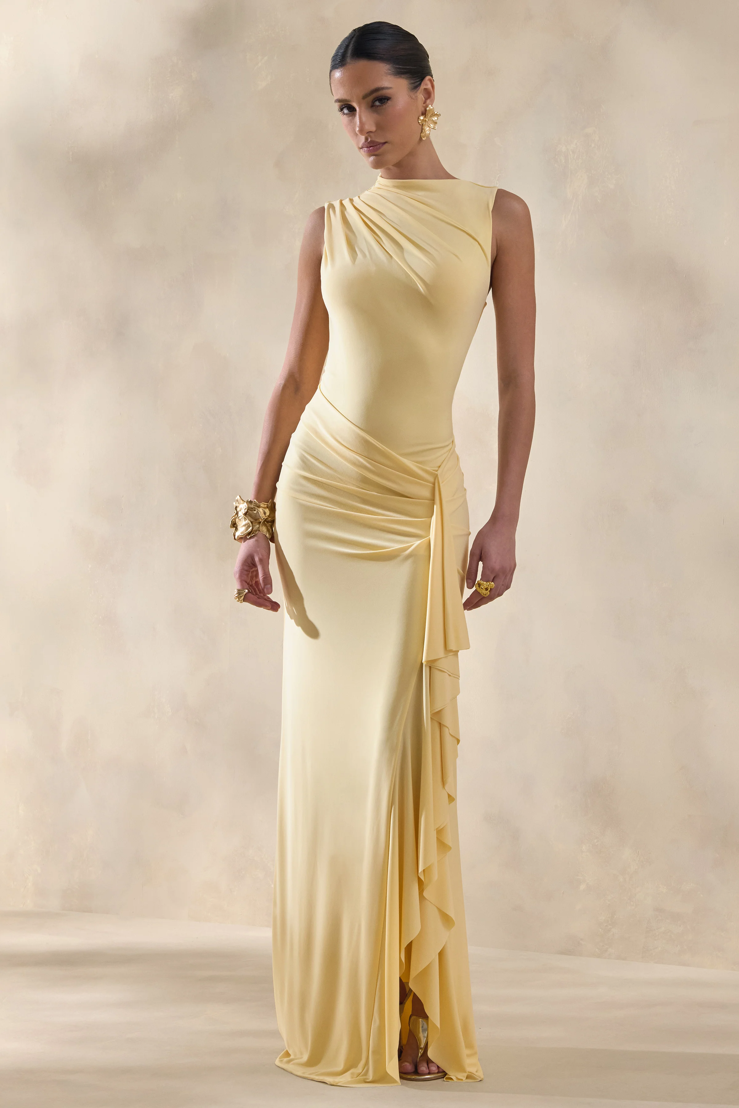 Helessia | Citroengele Asymmetrische Hals Maxi Jurk Met Gerimpelde Details En Ceintuur