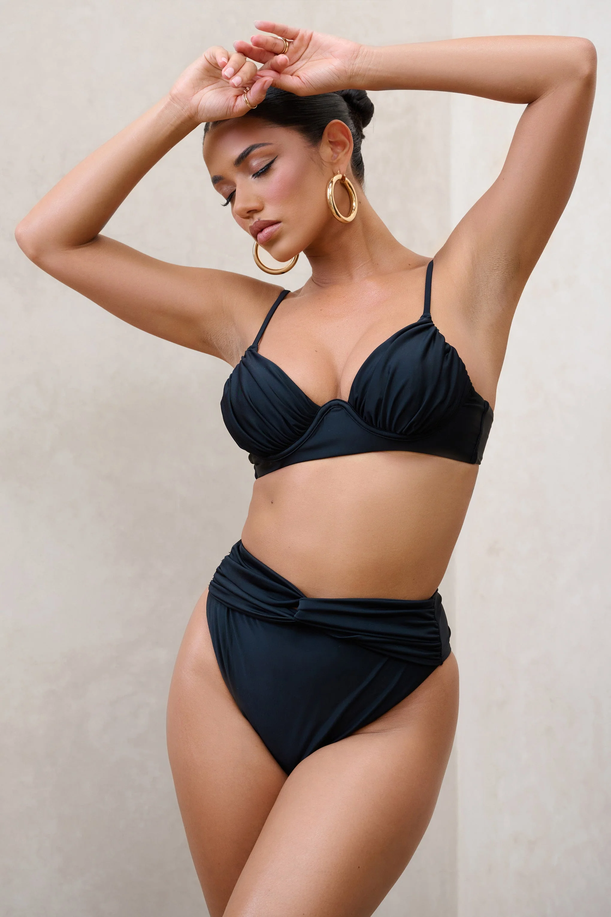 High Tide | Zwarte Gedraaide Bikini Broekje  Met Hoge Taille En Knoopdetail aan de Voorkant - Image 6