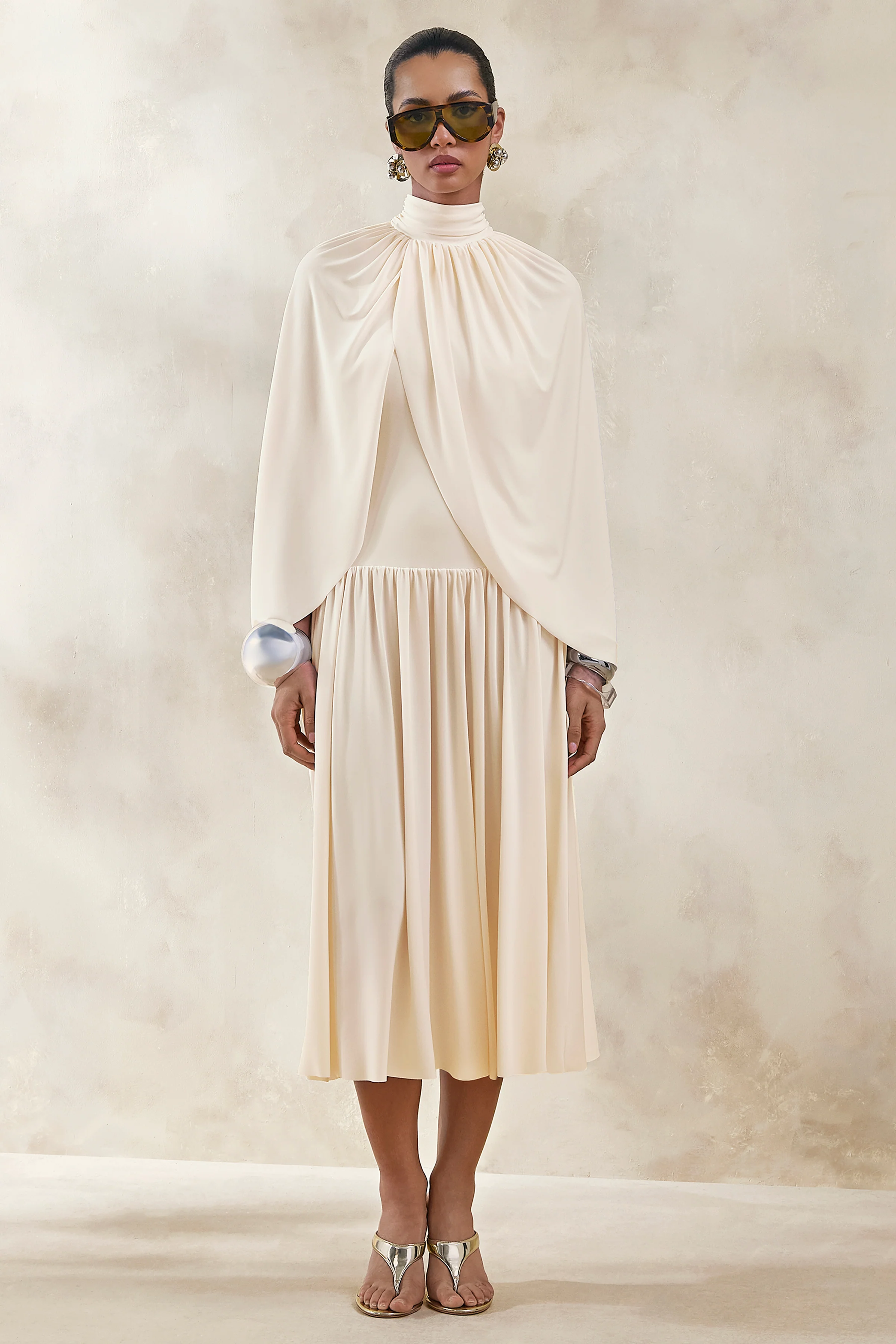 Honora | Crème Hoge Hals Midi Jurk Met Cape Mouwen