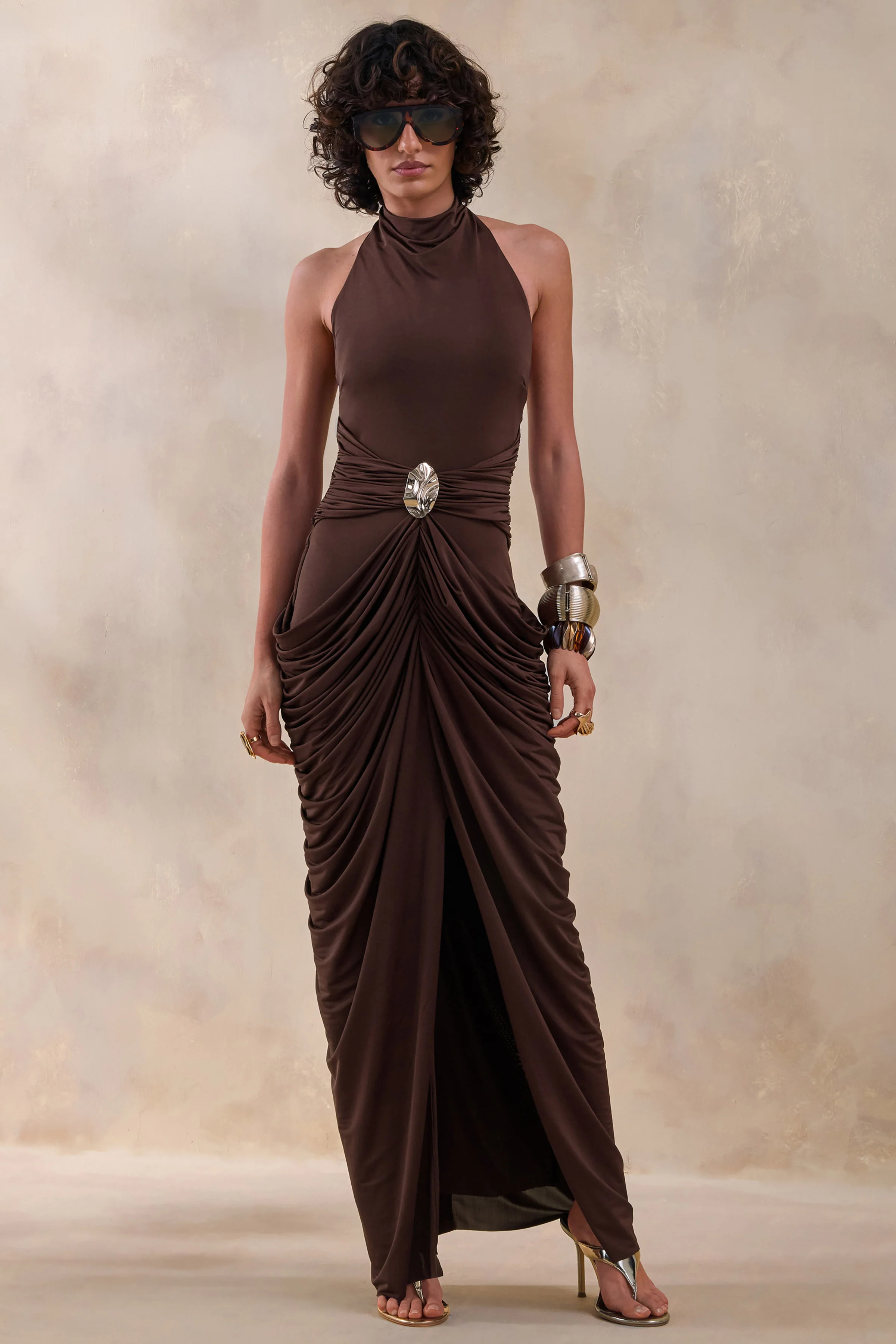 Horizon | Bruine Hoge Hals Maxi Jurk Met Gedrapeerde En Geknoopte Detail