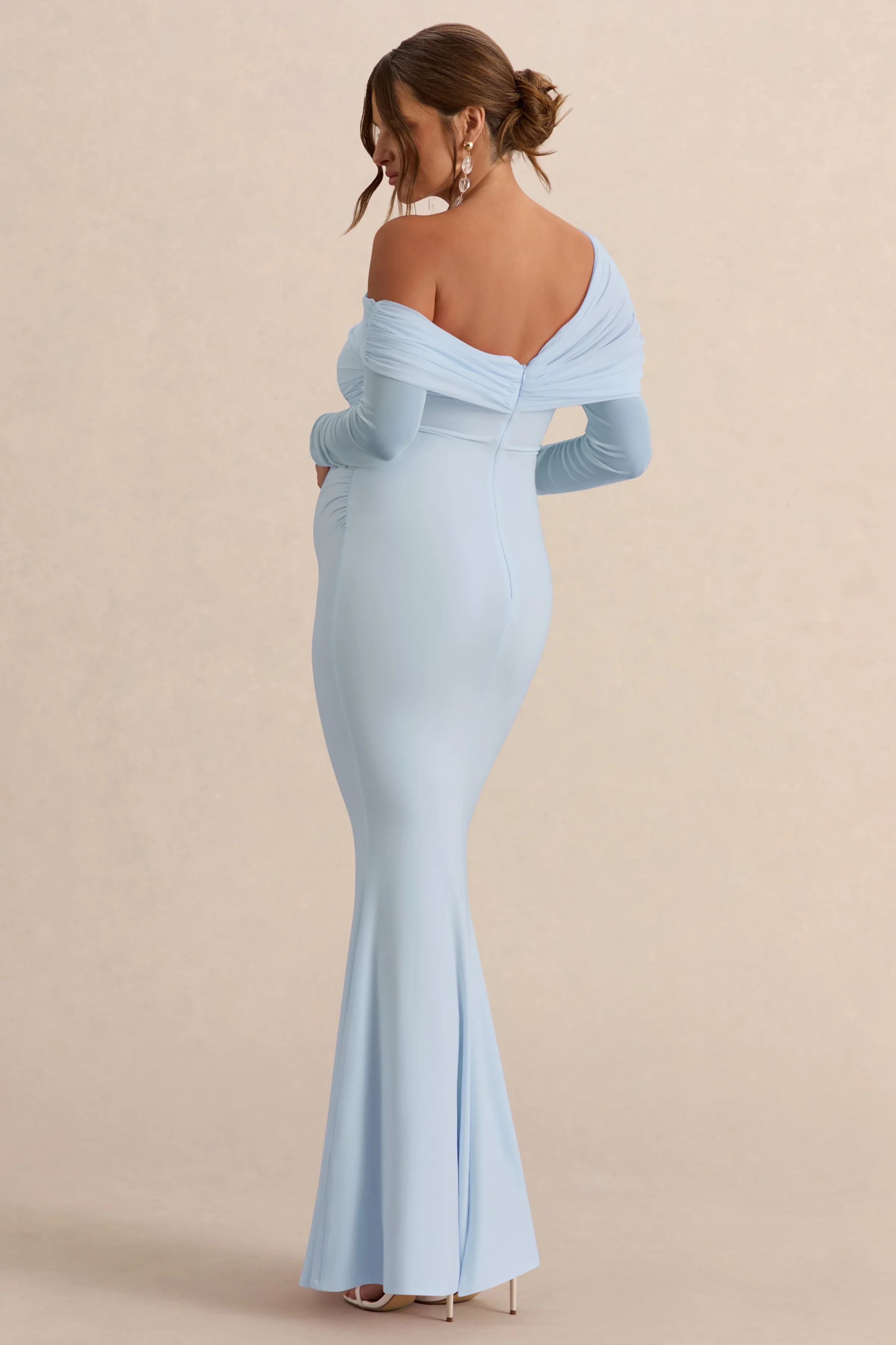 Ianthe | Lichtblauwe Asymmetrische Hals Zwangerschap Maxi Jurk Met Lange Mesh Mouwen - Image 2