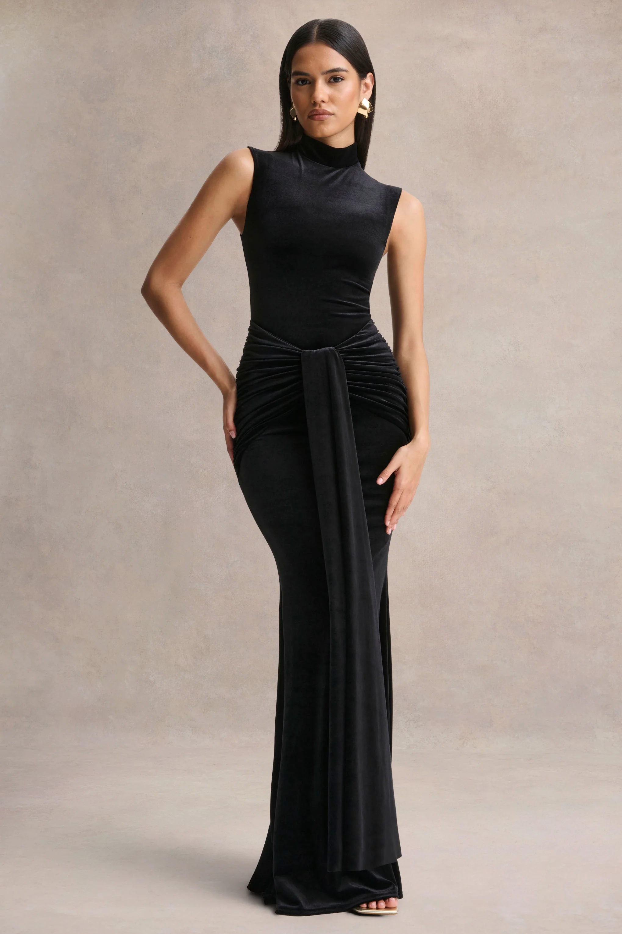 Idalina | Zwarte Fluwelen Maxi Jurk met Hoge Halslijn en Geplooide Details