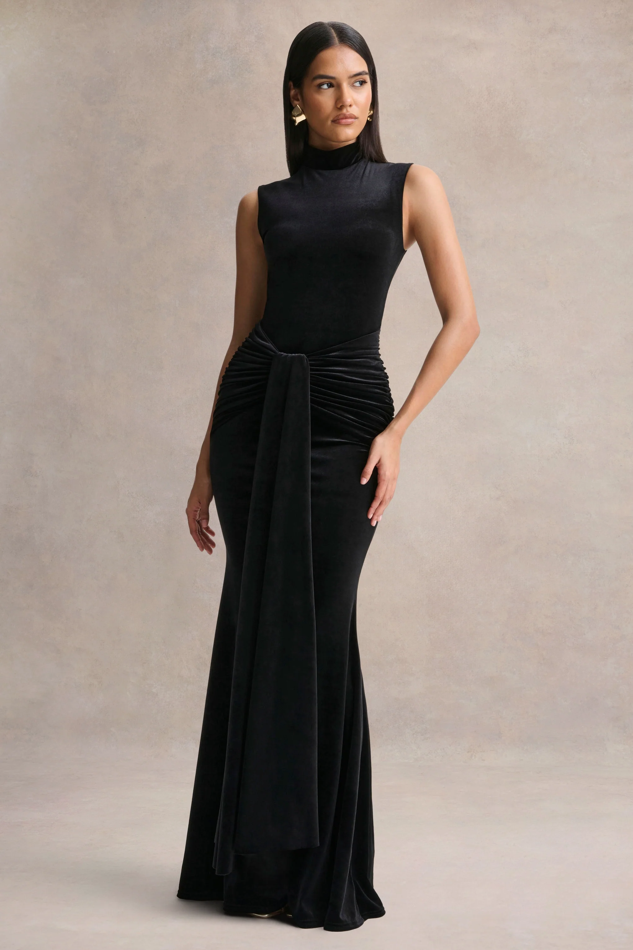 Idalina | Zwarte Fluwelen Maxi Jurk met Hoge Halslijn en Geplooide Details - Image 5