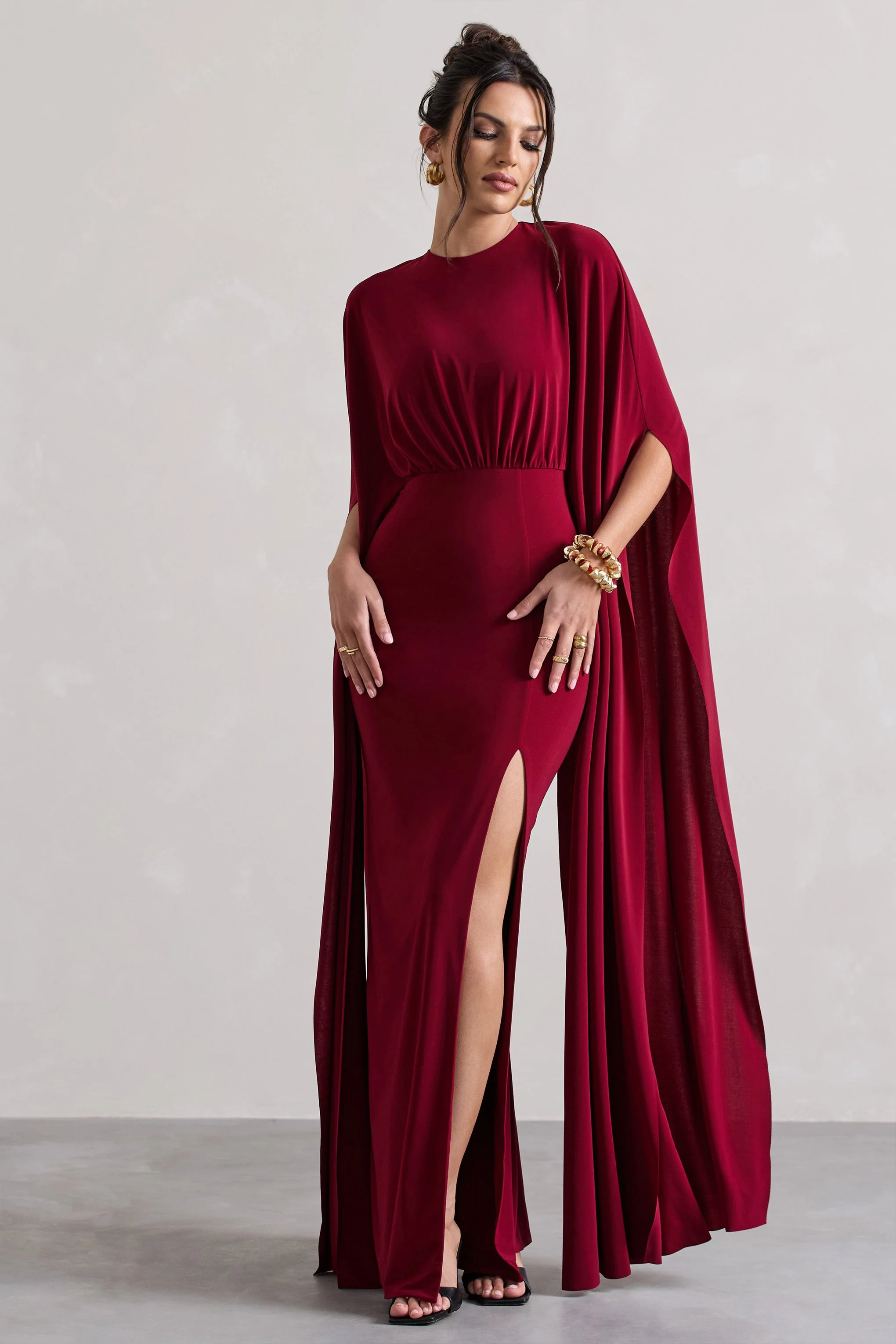 Ilaria | Bessenrode Split Maxi Jurk Met Cape Mouwen - Image 4