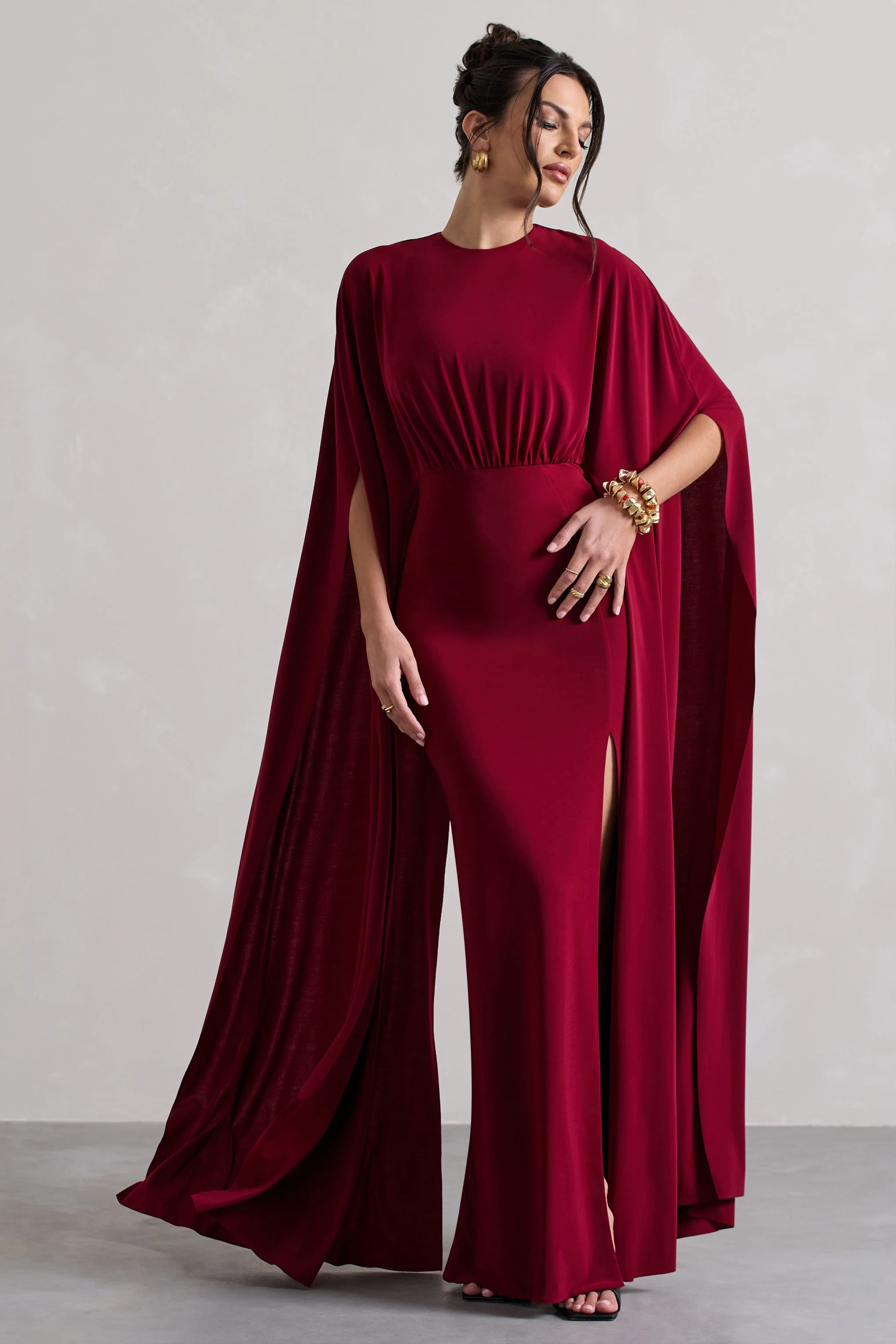 Ilaria | Bessenrode Split Maxi Jurk Met Cape Mouwen - Image 5