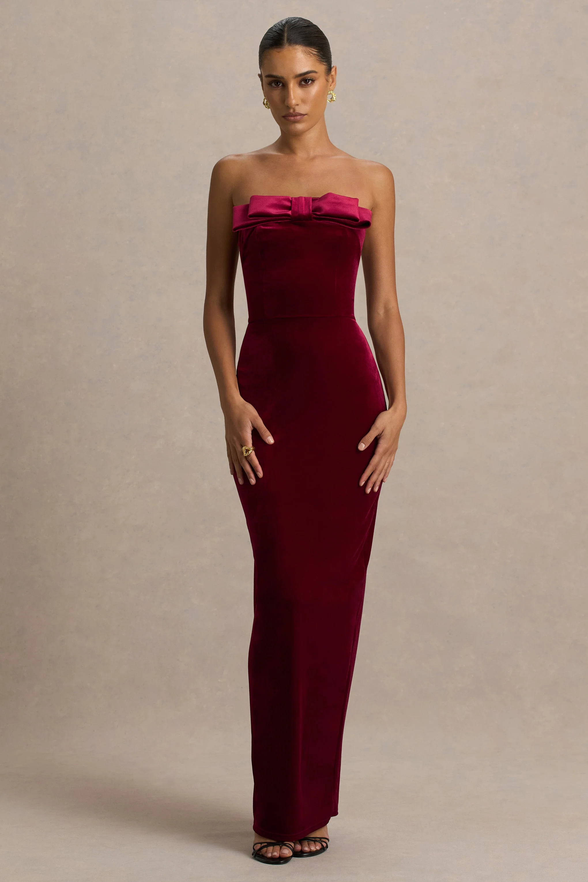 Illusion | Bordeaux Fluwelen Bandeau Maxi Jurk Met Strik Detail
