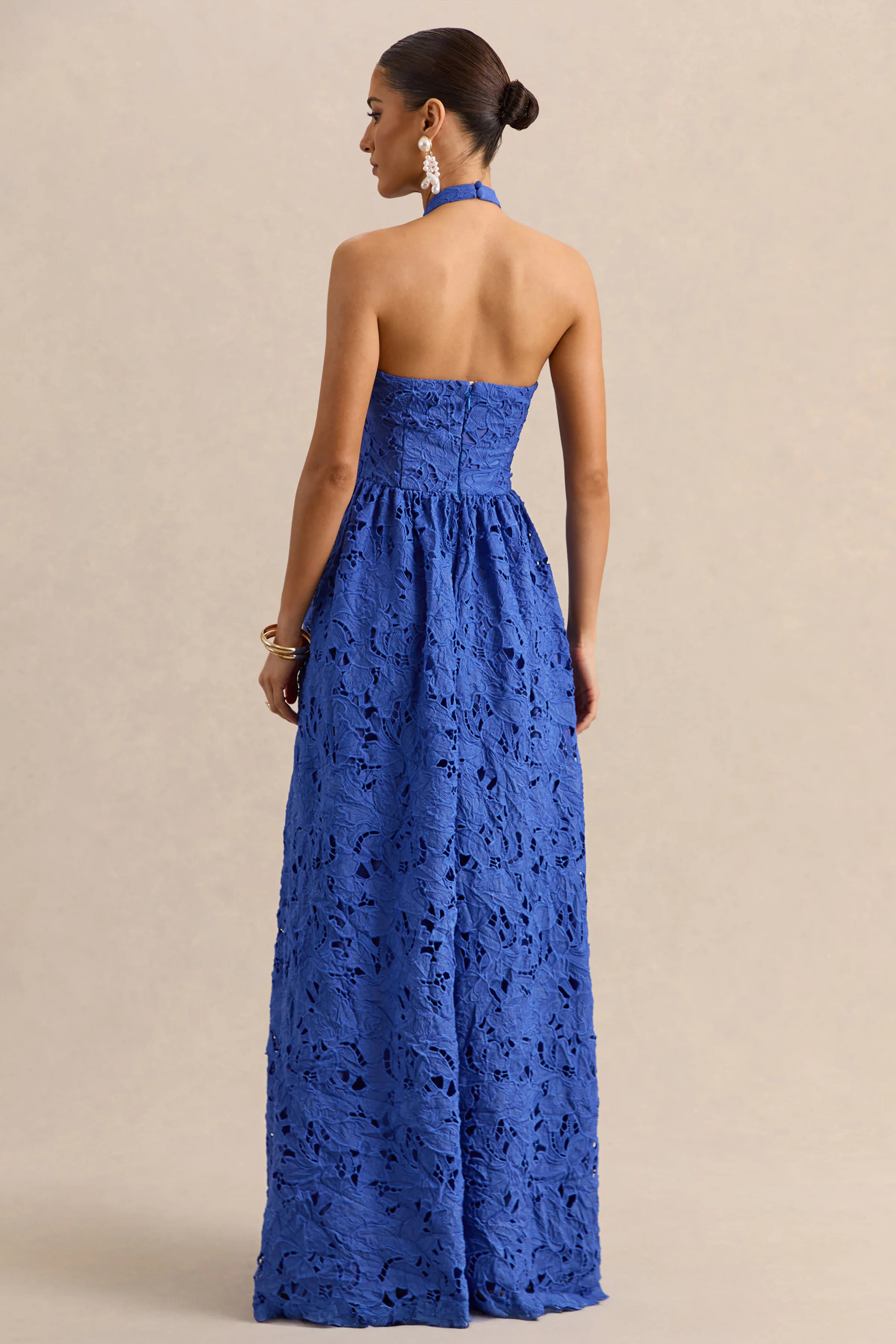 Indiana | Donkerblauwe Broderie Halternek Maxi Jurk - Image 2