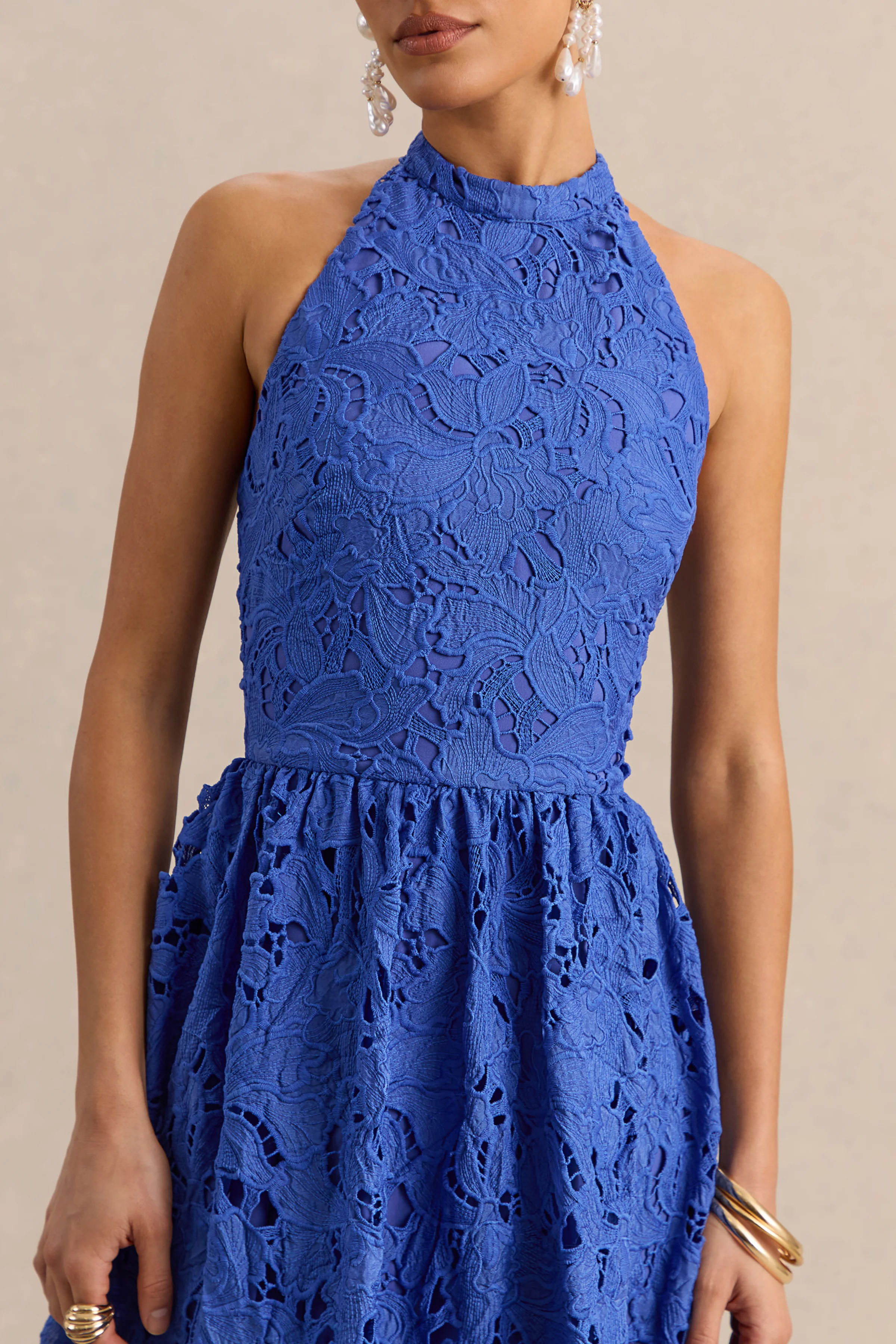 Indiana | Donkerblauwe Broderie Halternek Maxi Jurk - Image 3