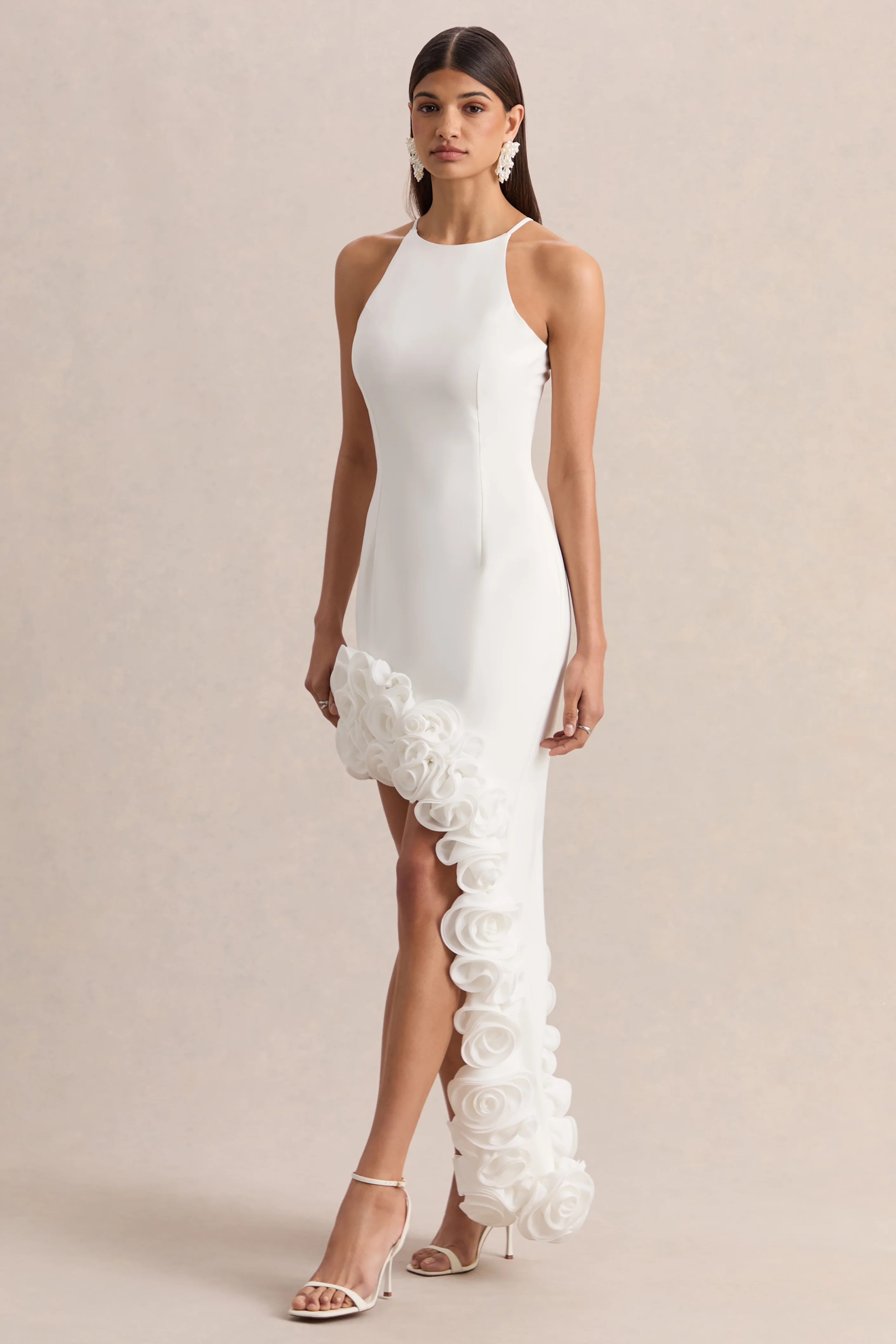 Indira | Witte Halternek Maxi Jurk Met Asymmetrische Bloemenprint Zoom - Image 4