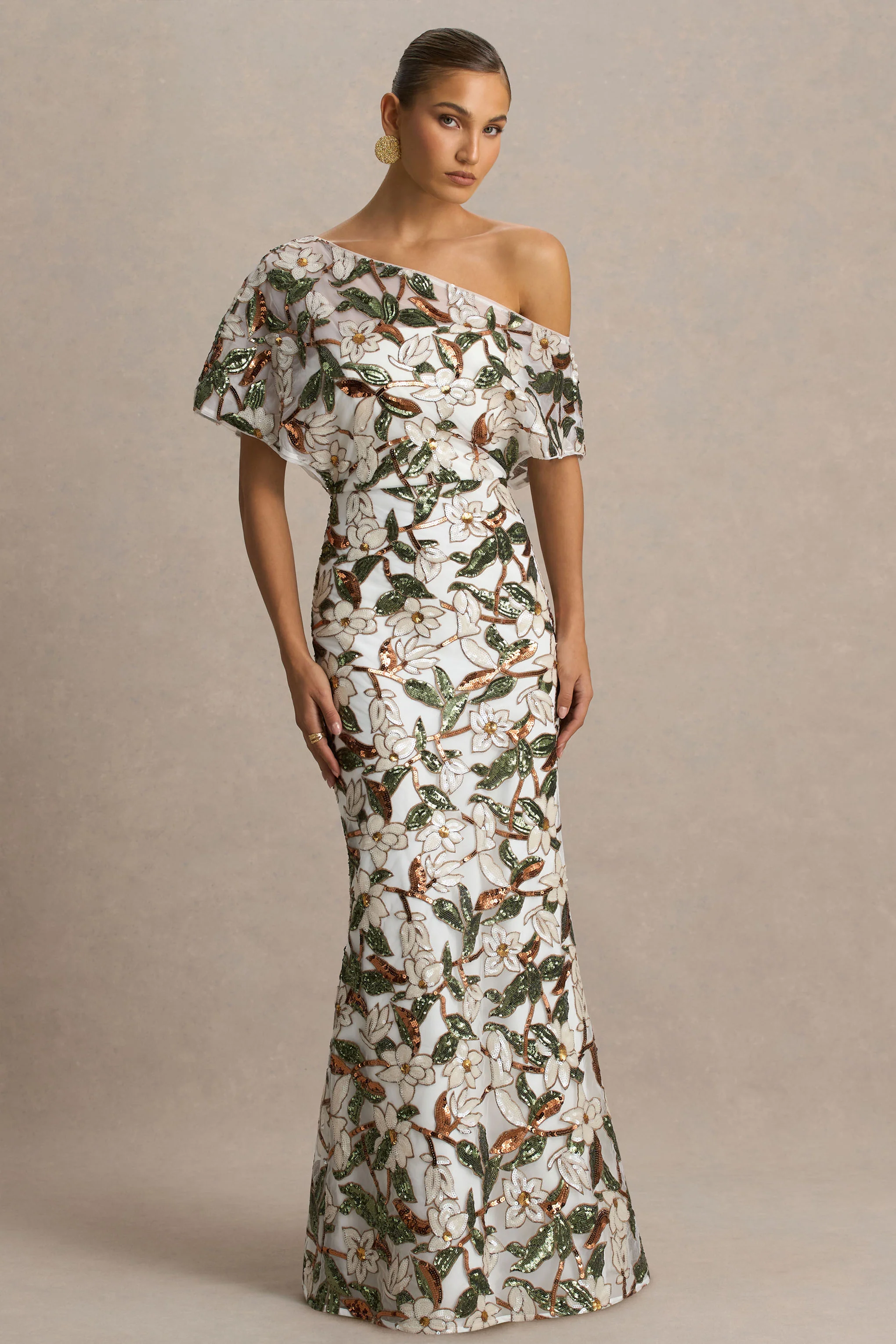 Iony | Witte en Groene Pailletten Bloemen en Mesh Maxi Jurk Met Asymmetrische Hals - Image 3